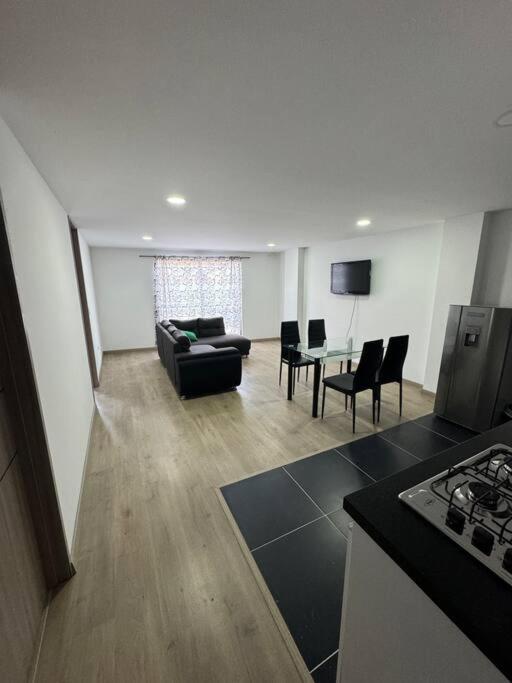 Céntrico y amplio Apartamento salitre