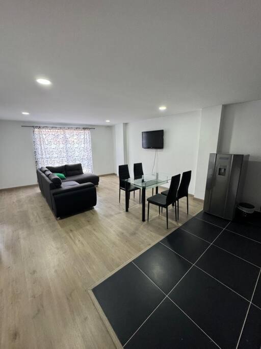 Céntrico y amplio Apartamento salitre