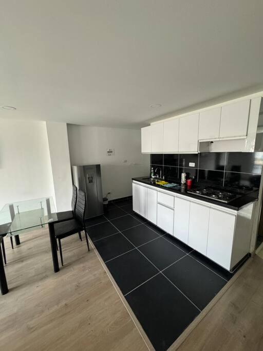 Céntrico y amplio Apartamento salitre