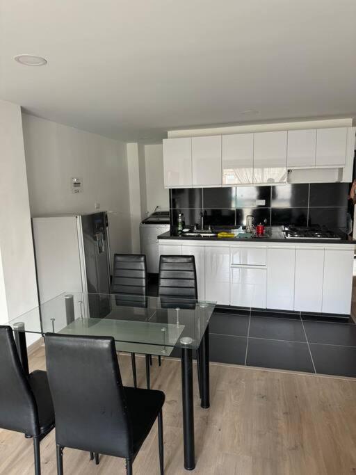 Céntrico y amplio Apartamento salitre