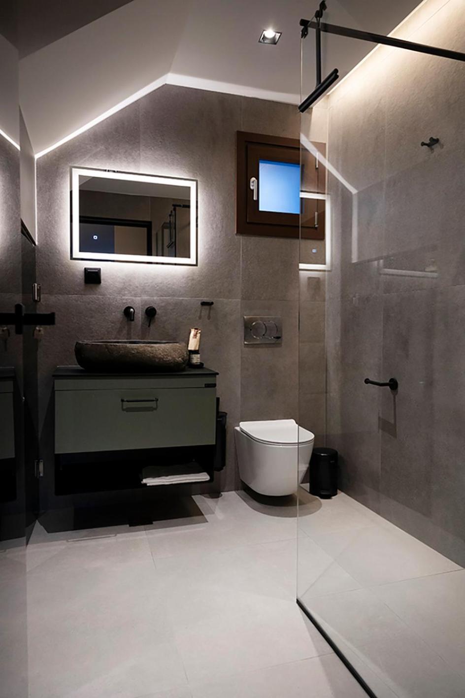 Akira Suites