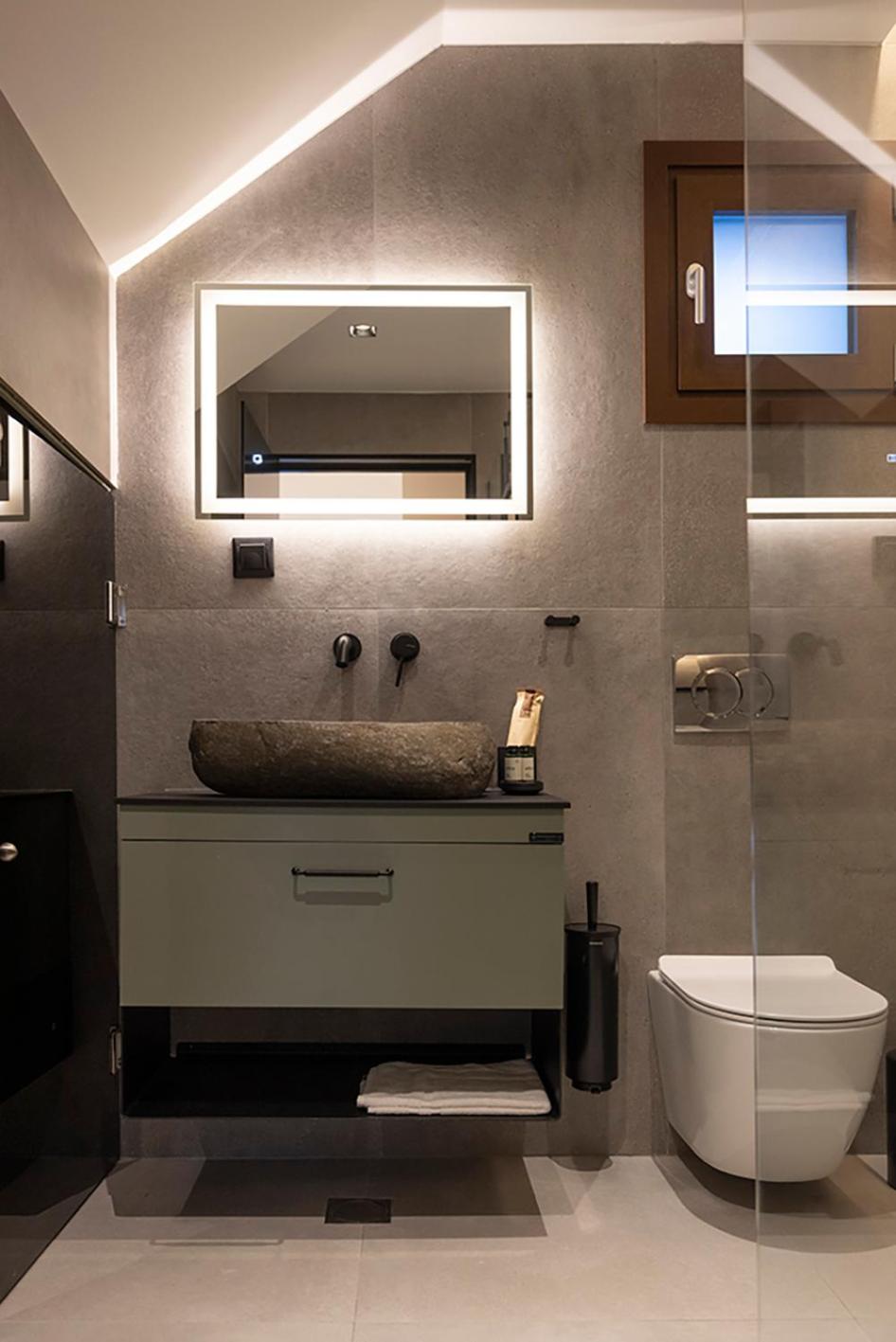 Akira Suites
