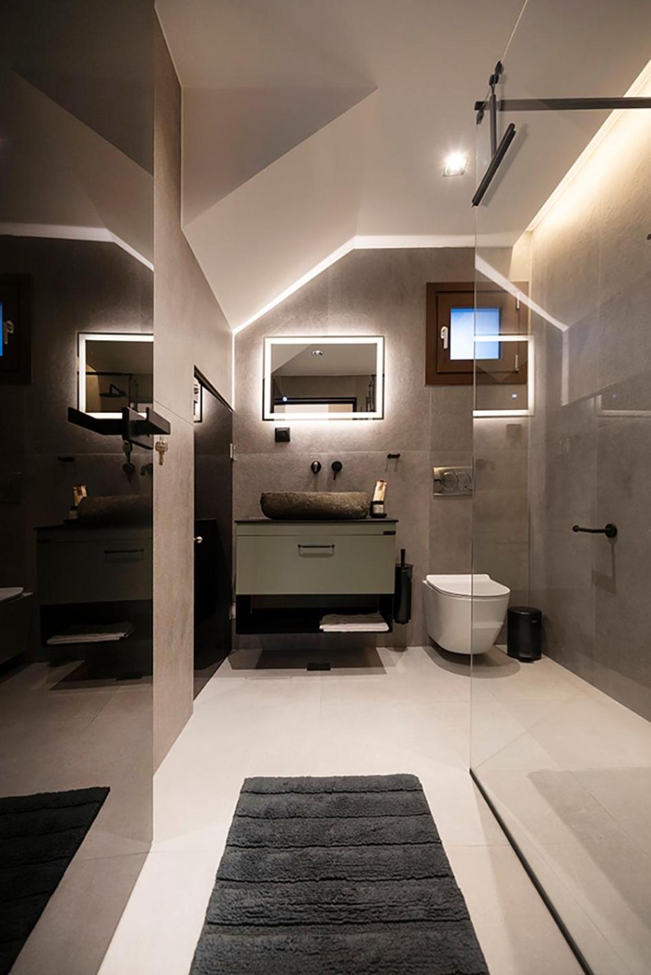 Akira Suites