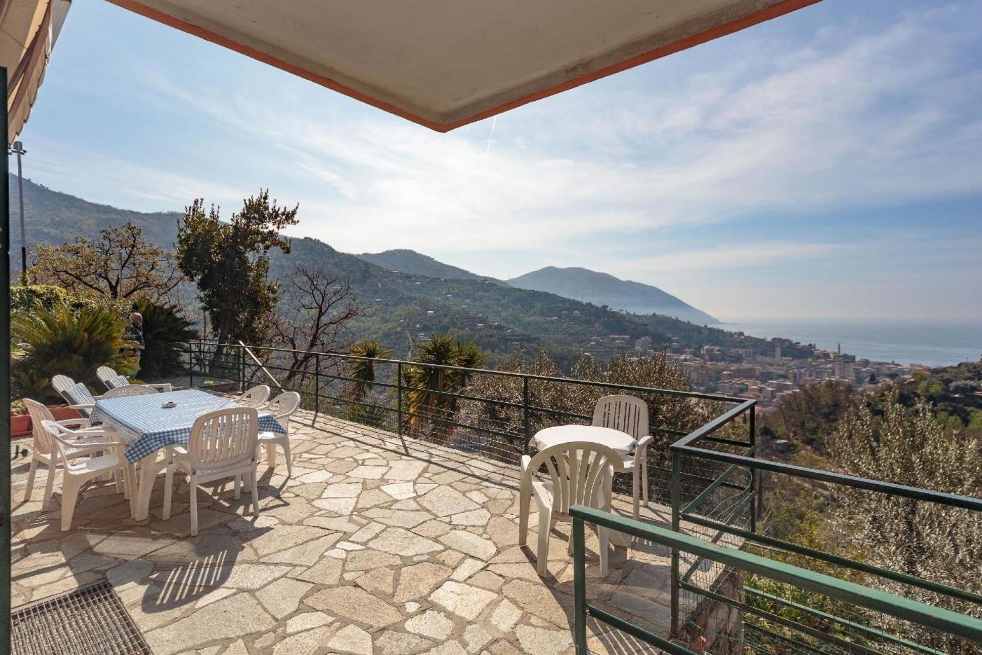 Zweifamilienvilla mit Aufstellpool und Meerblick view 4