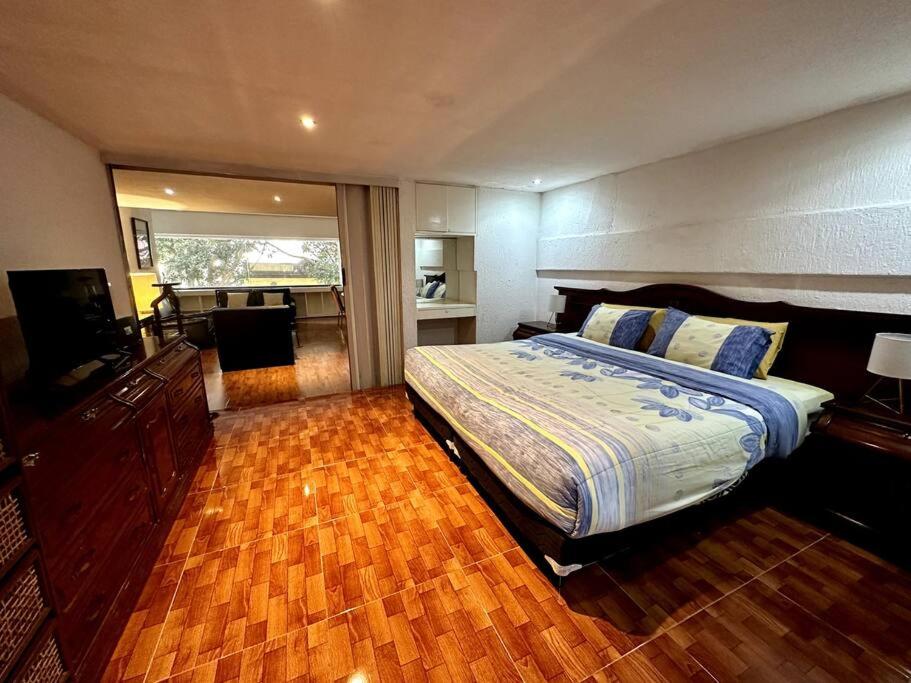 Unbeatable location apt in the heart of Juarez photo 4
