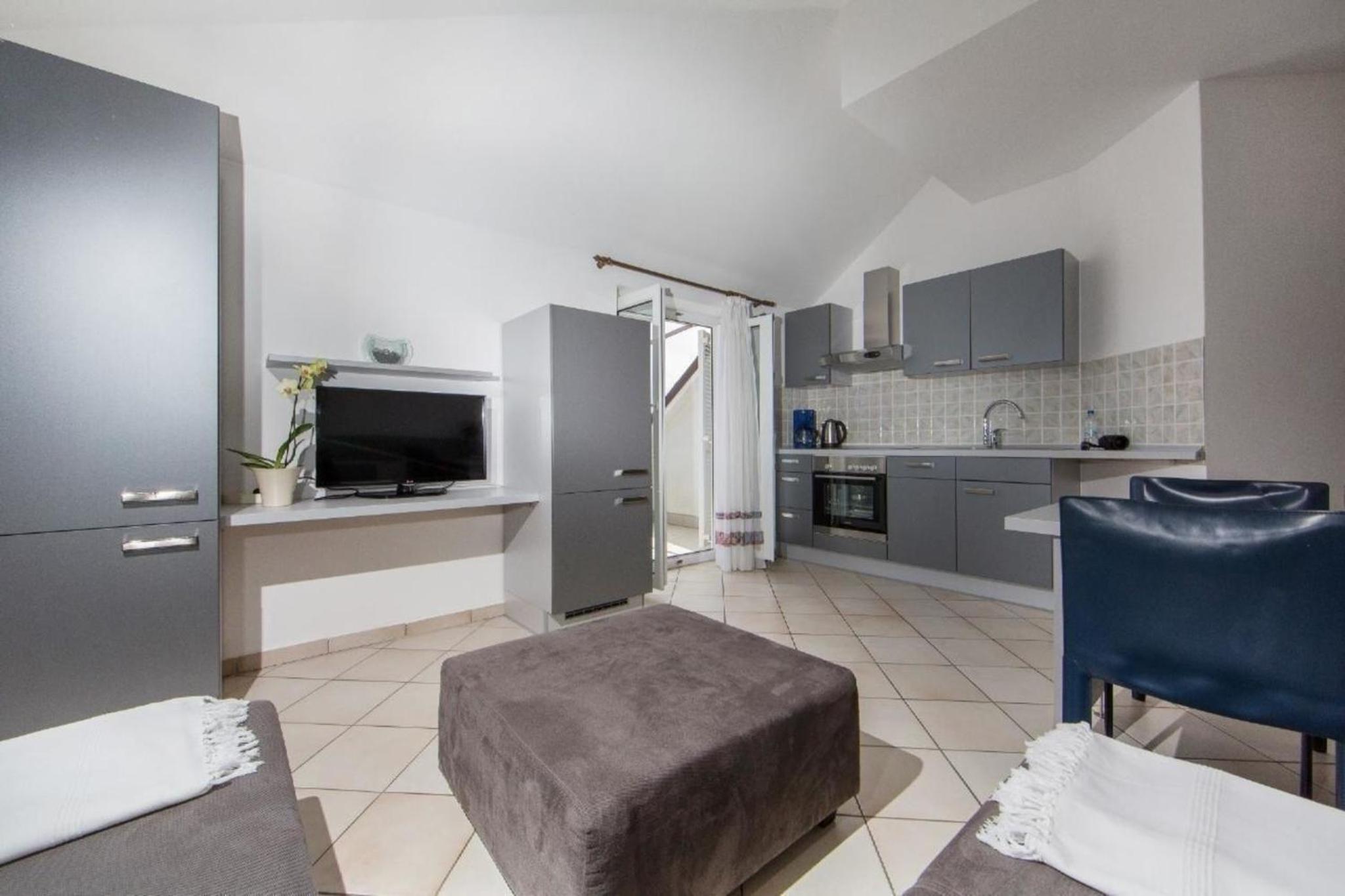 Wohnung in Pjescana Uvala mit Großer Terrasse