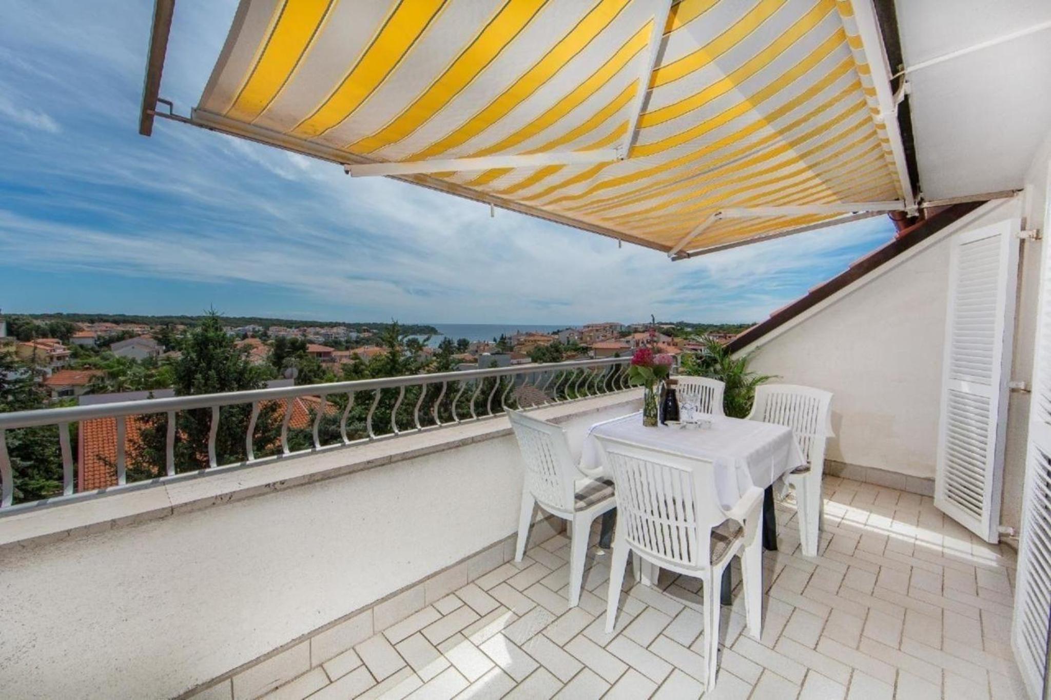 Wohnung in Pjescana Uvala mit Großer Terrasse