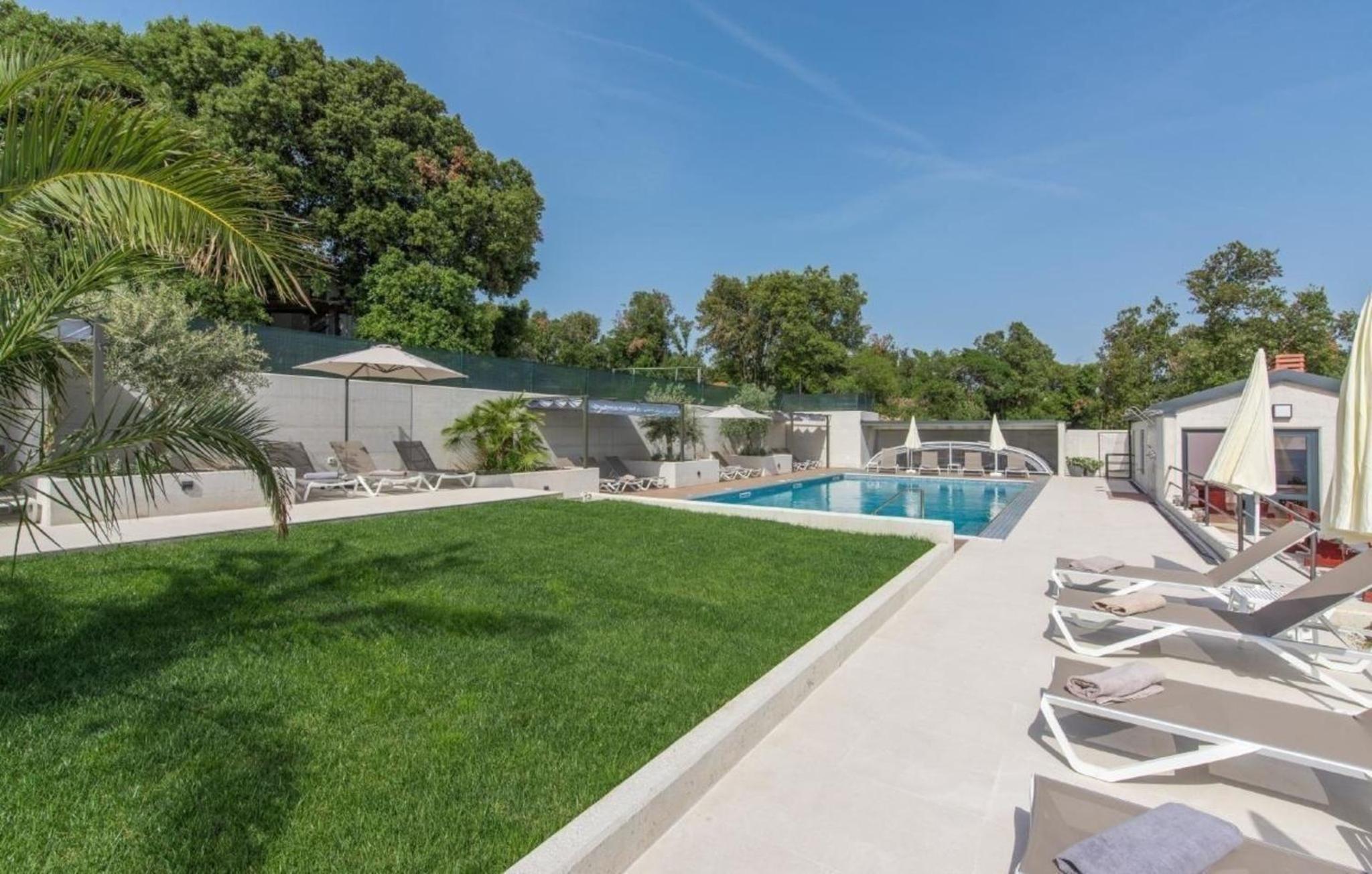 Wohnung in Pjescana Uvala mit Großer Terrasse