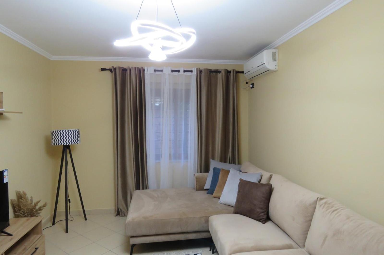 Cozy Apartment near City Center, Xhamlliku Tirana