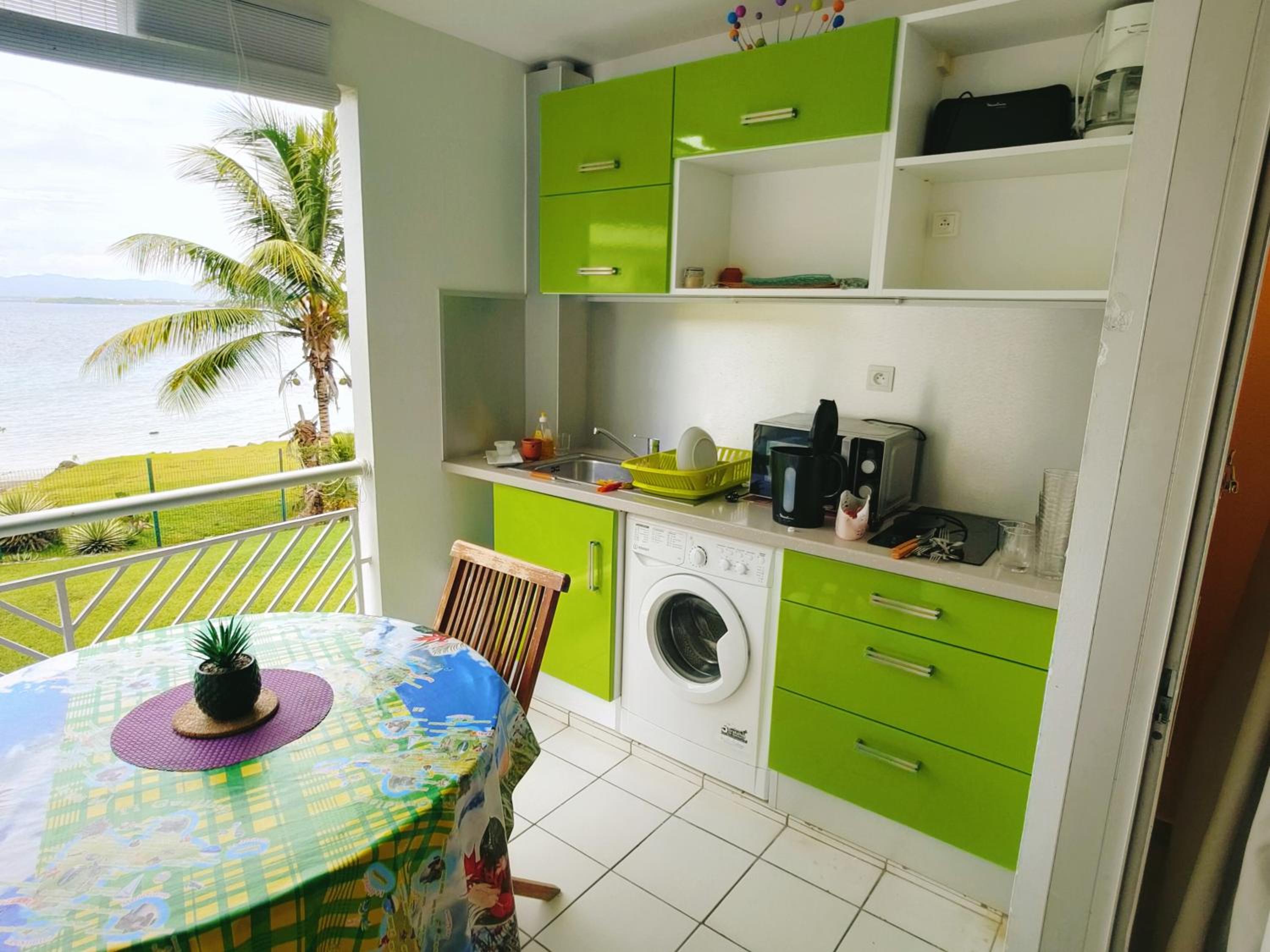 Studio vue mer, pieds dans l'eau view 4
