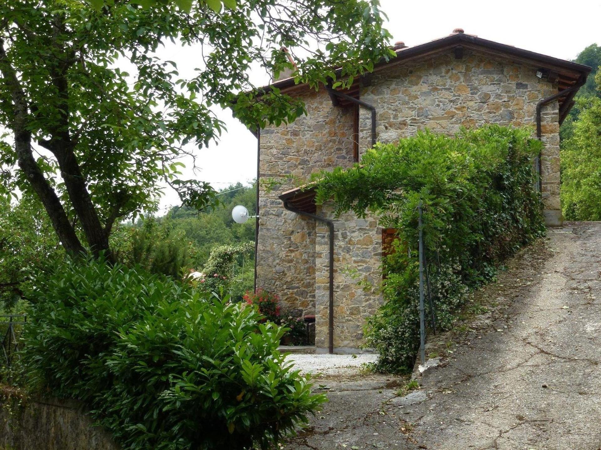 Gemütliches Ferienhaus in Camaiore mit Garten, Terrasse und Grill view 3