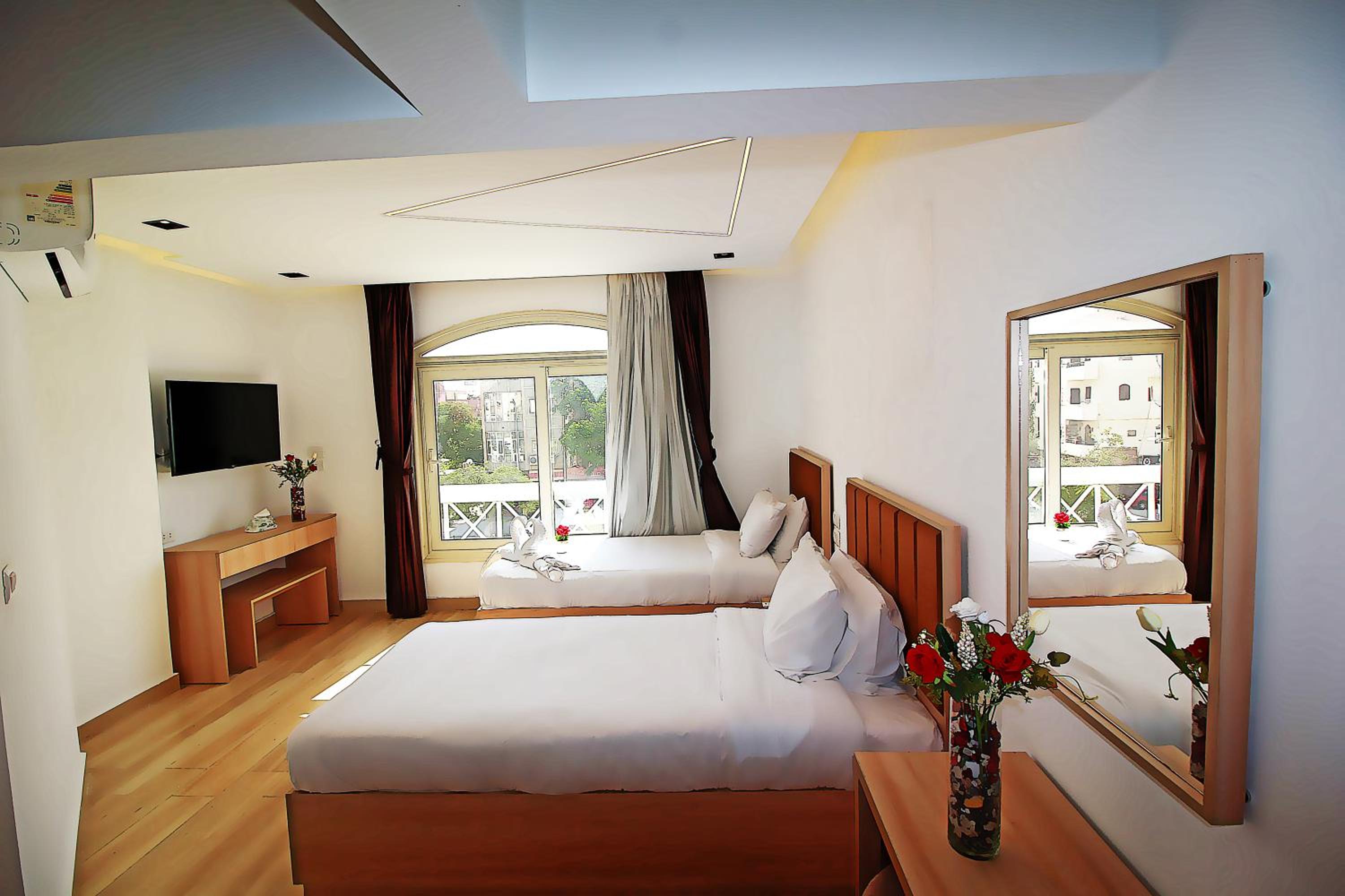 The Platinum Pyramid view inn