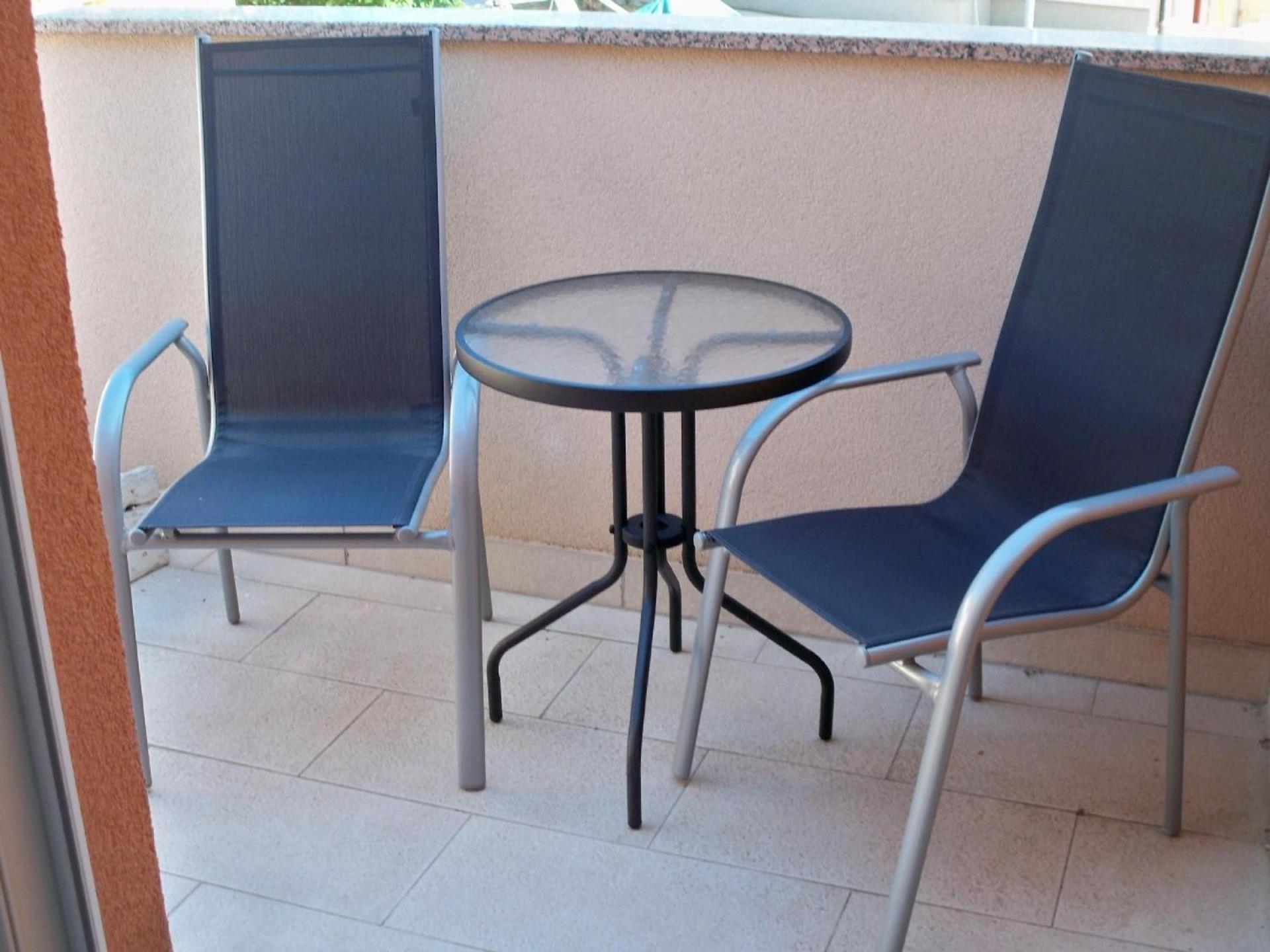 Apartment Mit Balkon Für Zwei Bis Vier Personen view 5