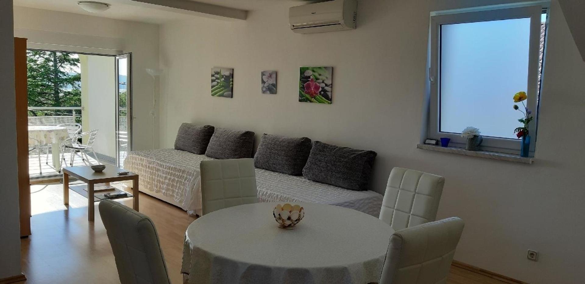 Helle Wohnung In Selce Mit Terrasse