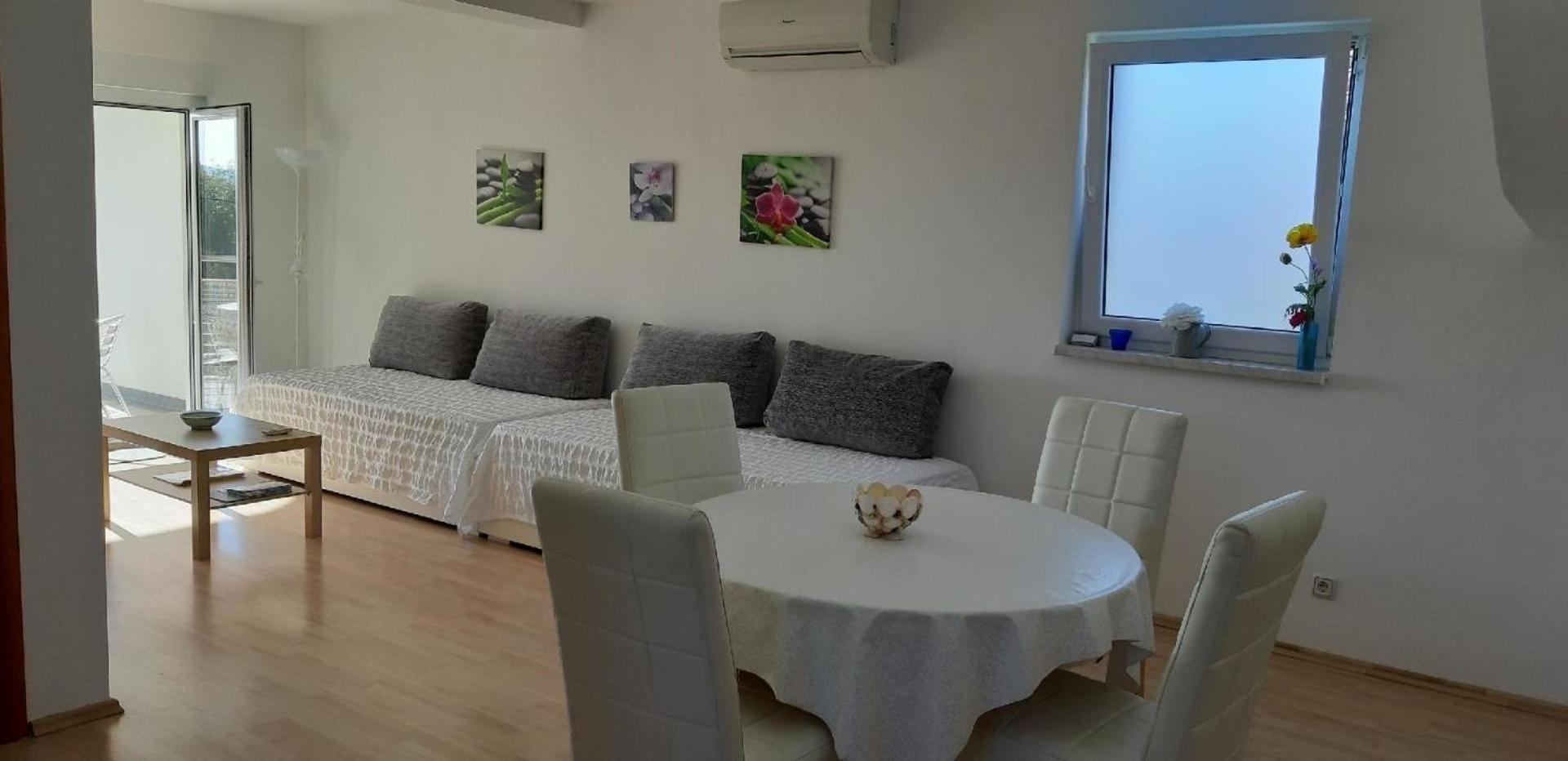 Helle Wohnung In Selce Mit Terrasse