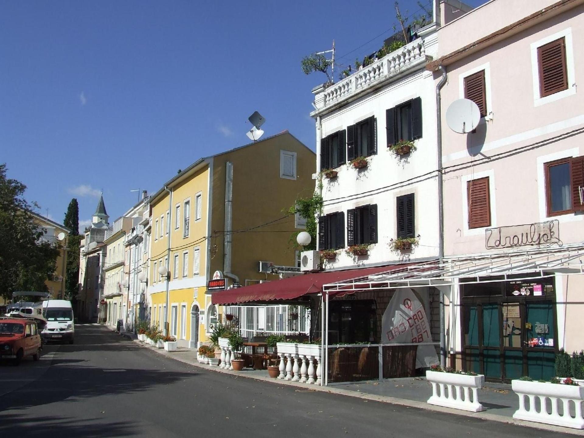 Helle Wohnung In Selce Mit Terrasse