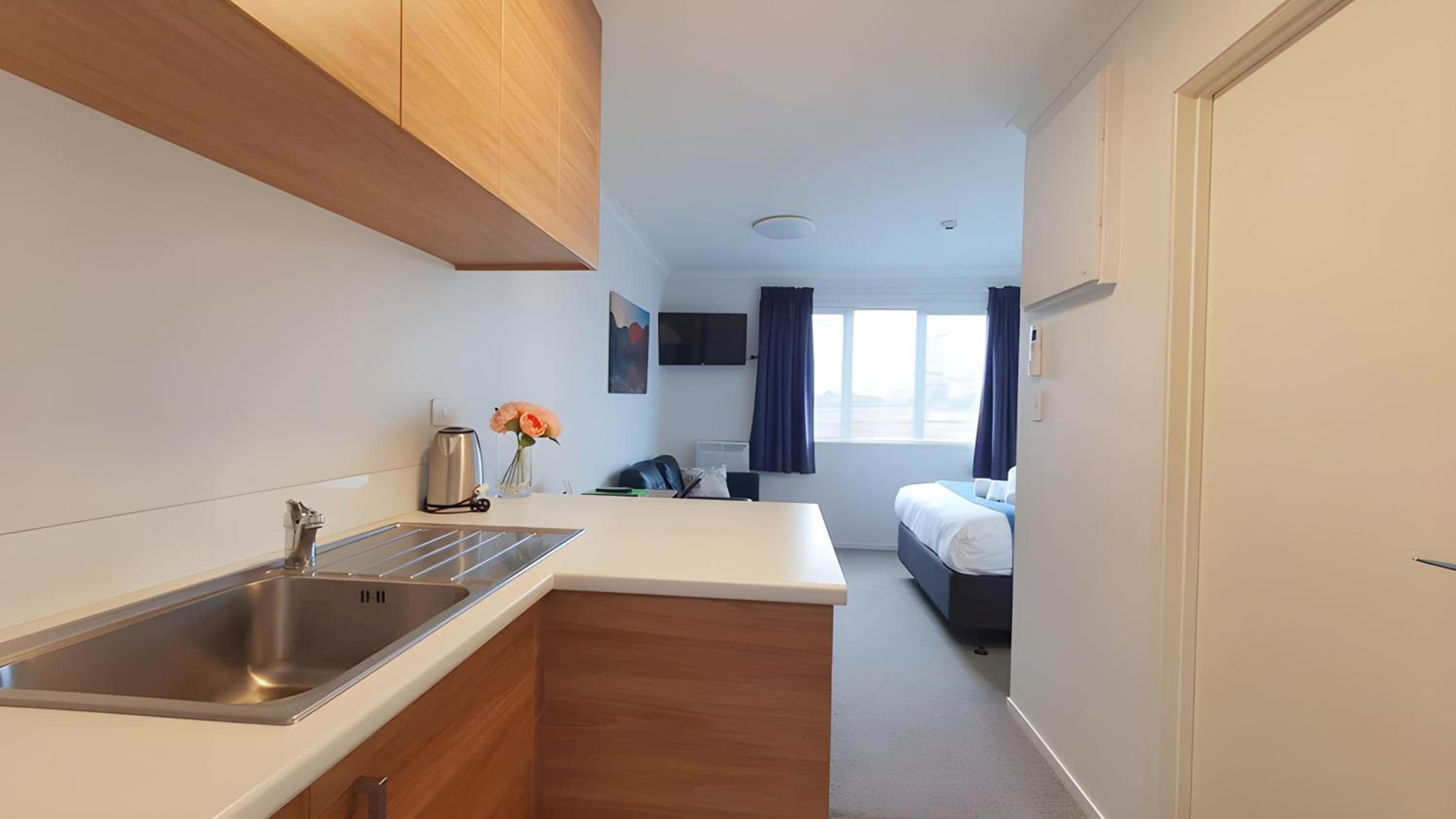 Cozy Studio with Heat pump & parking near Hospital view 2