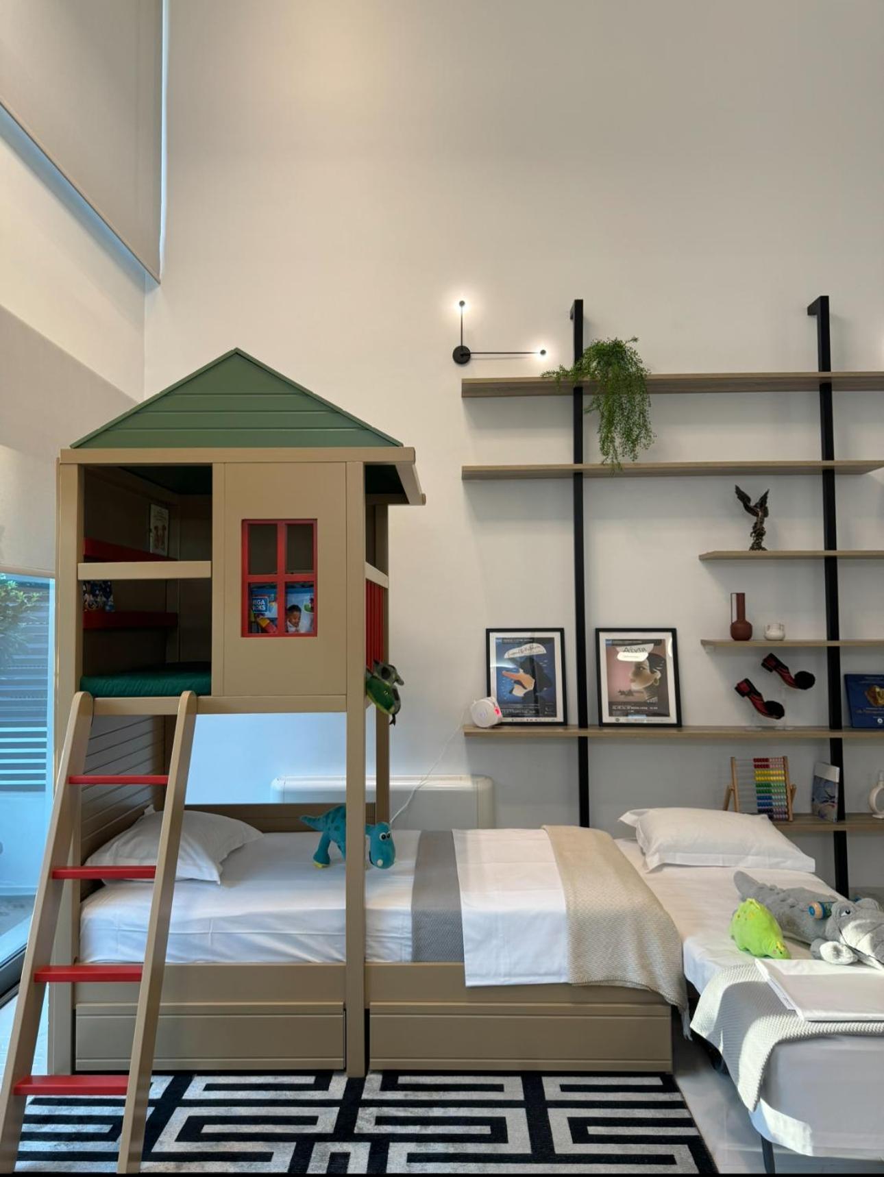 The Lop Athens Holidays Luxury Suites