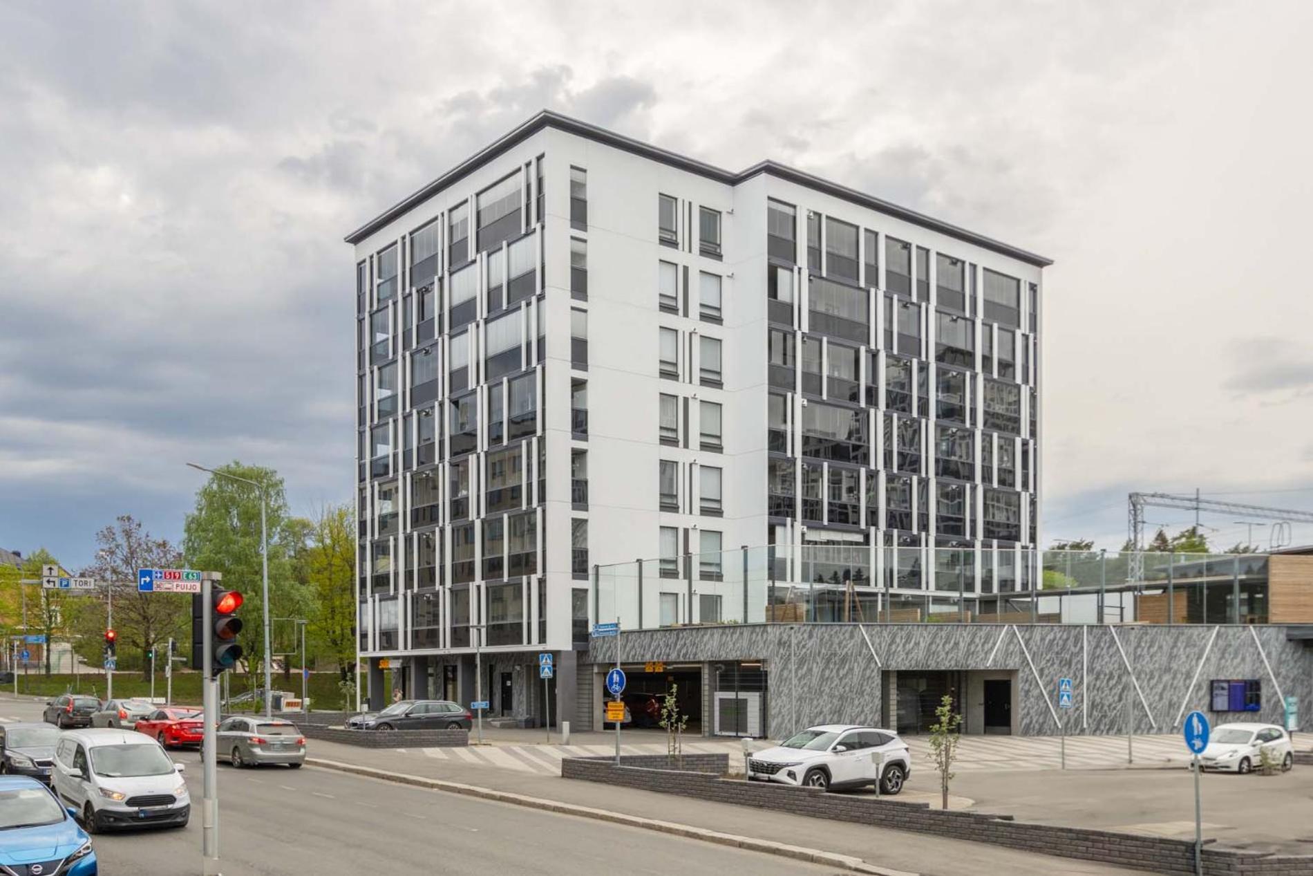 New studio apartment with free parking