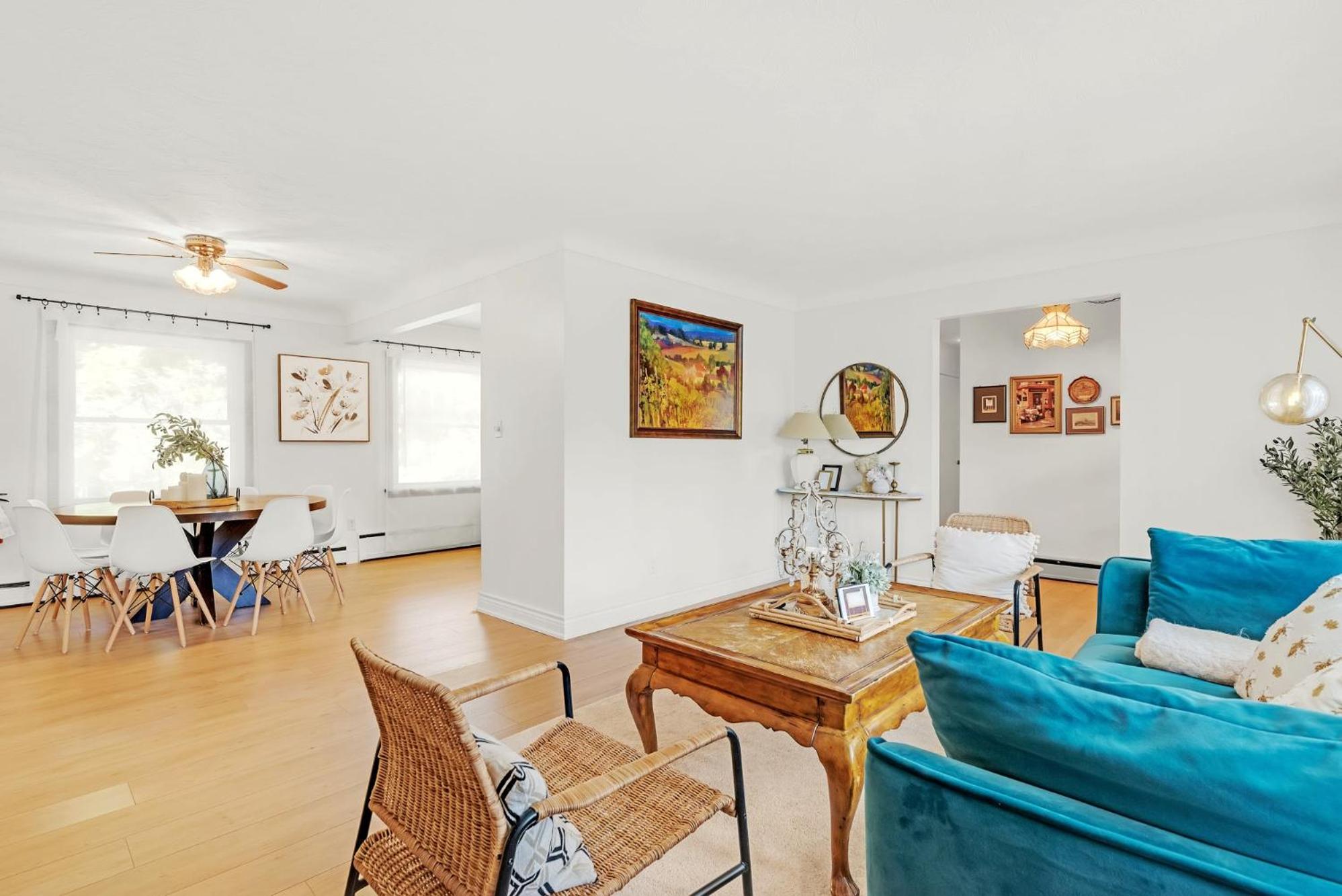 Vintage Spacious Bungalow - Walk to Lake - Property Image 31