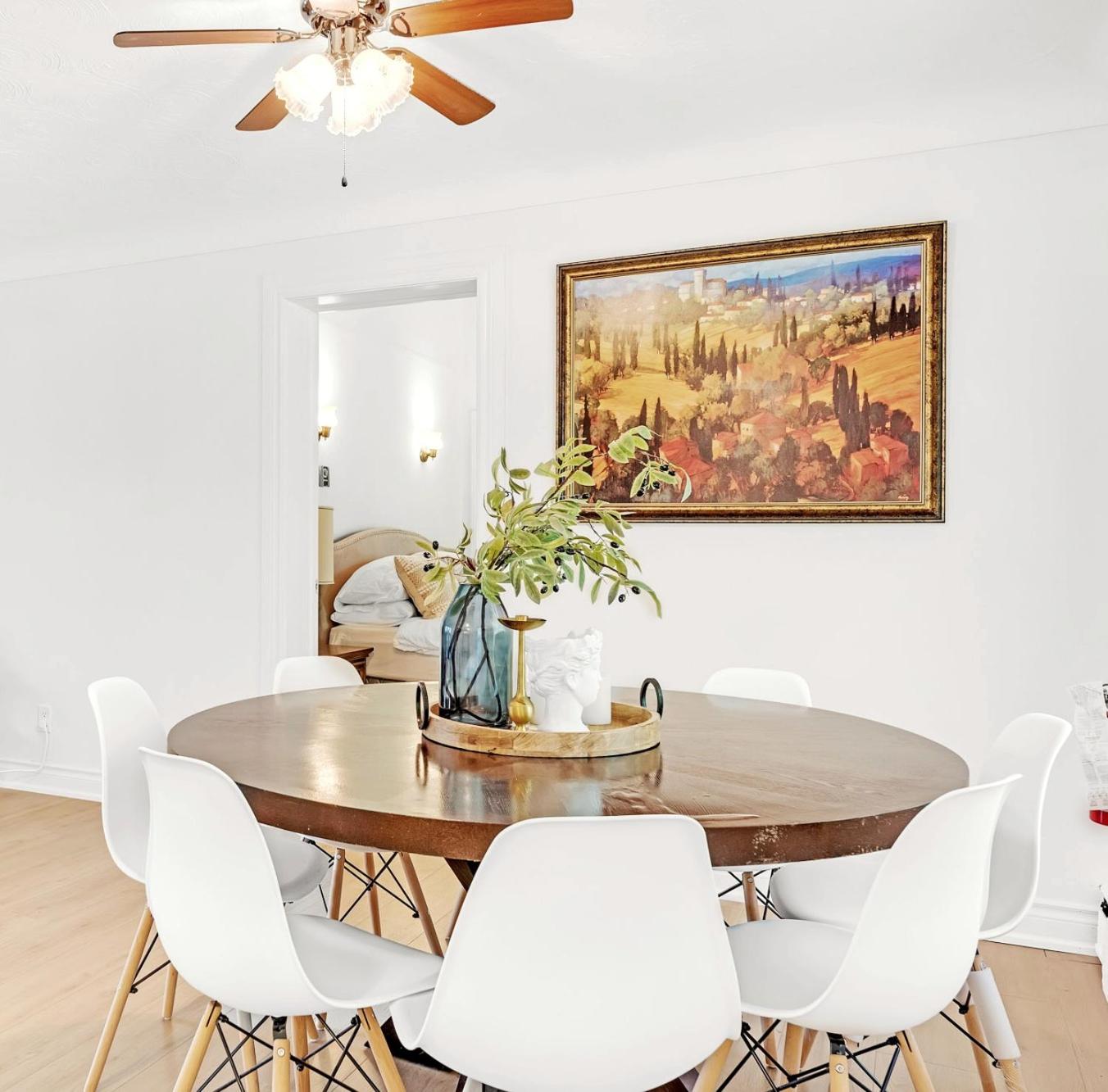 Vintage Spacious Bungalow - Walk to Lake - Property Image 40