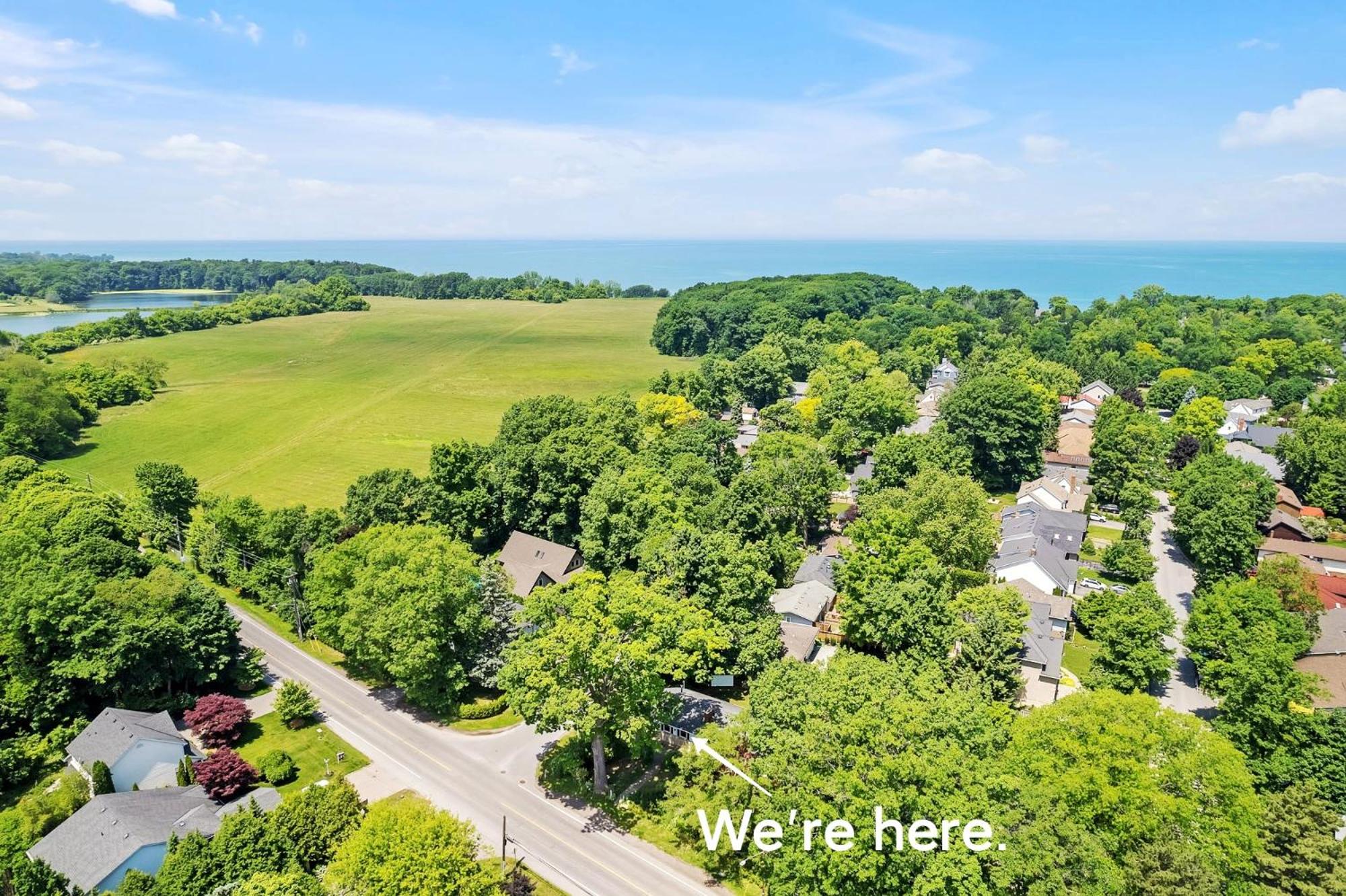 Vintage Spacious Bungalow - Walk to Lake - Property Image 15