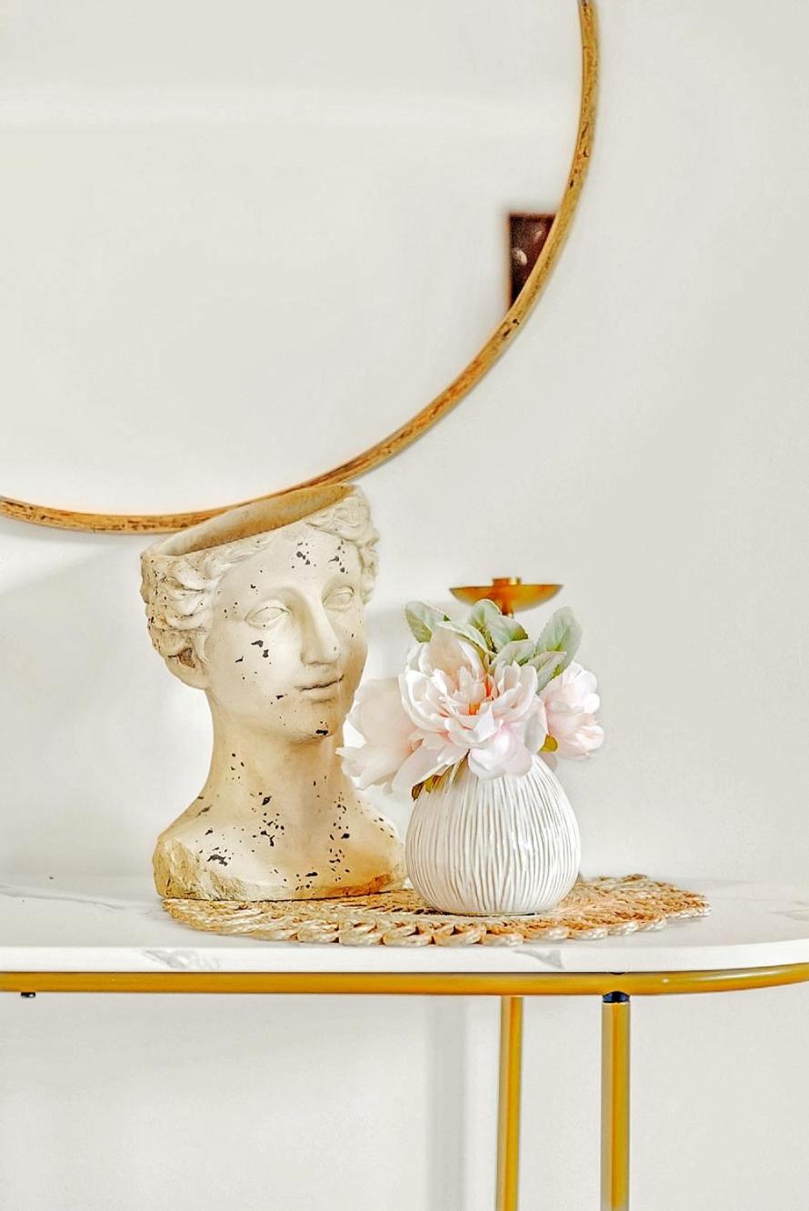 Vintage Spacious Bungalow - Walk to Lake - Property Image 35