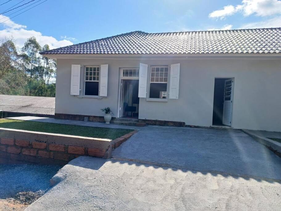 Casa Finger próx do Centro e do Núcleo de Casas Enxaimel ambiente familiar