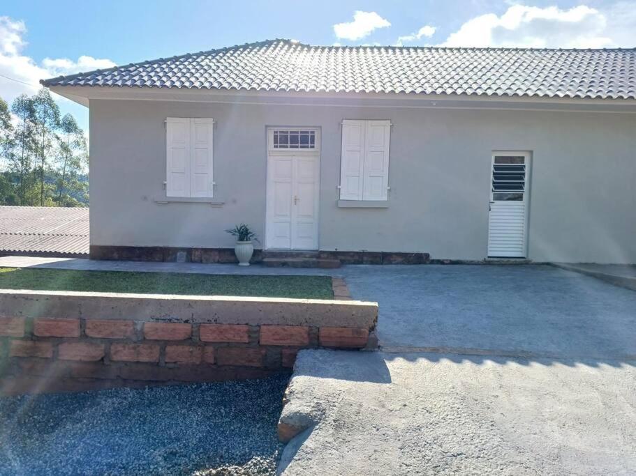 Casa Finger próx do Centro e do Núcleo de Casas Enxaimel ambiente familiar