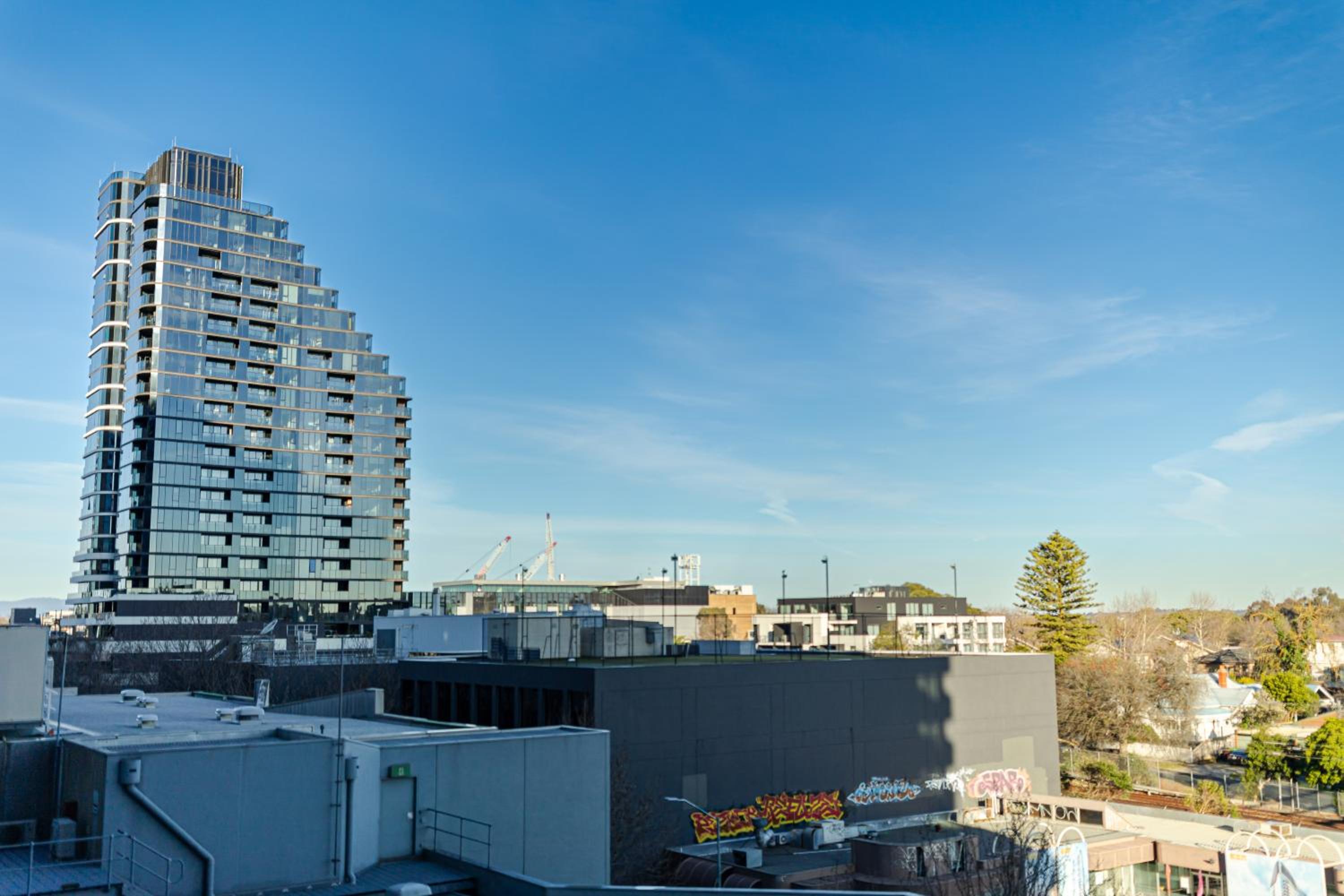 StayAU Hotel style Apartment BoxHill Netflix Gym