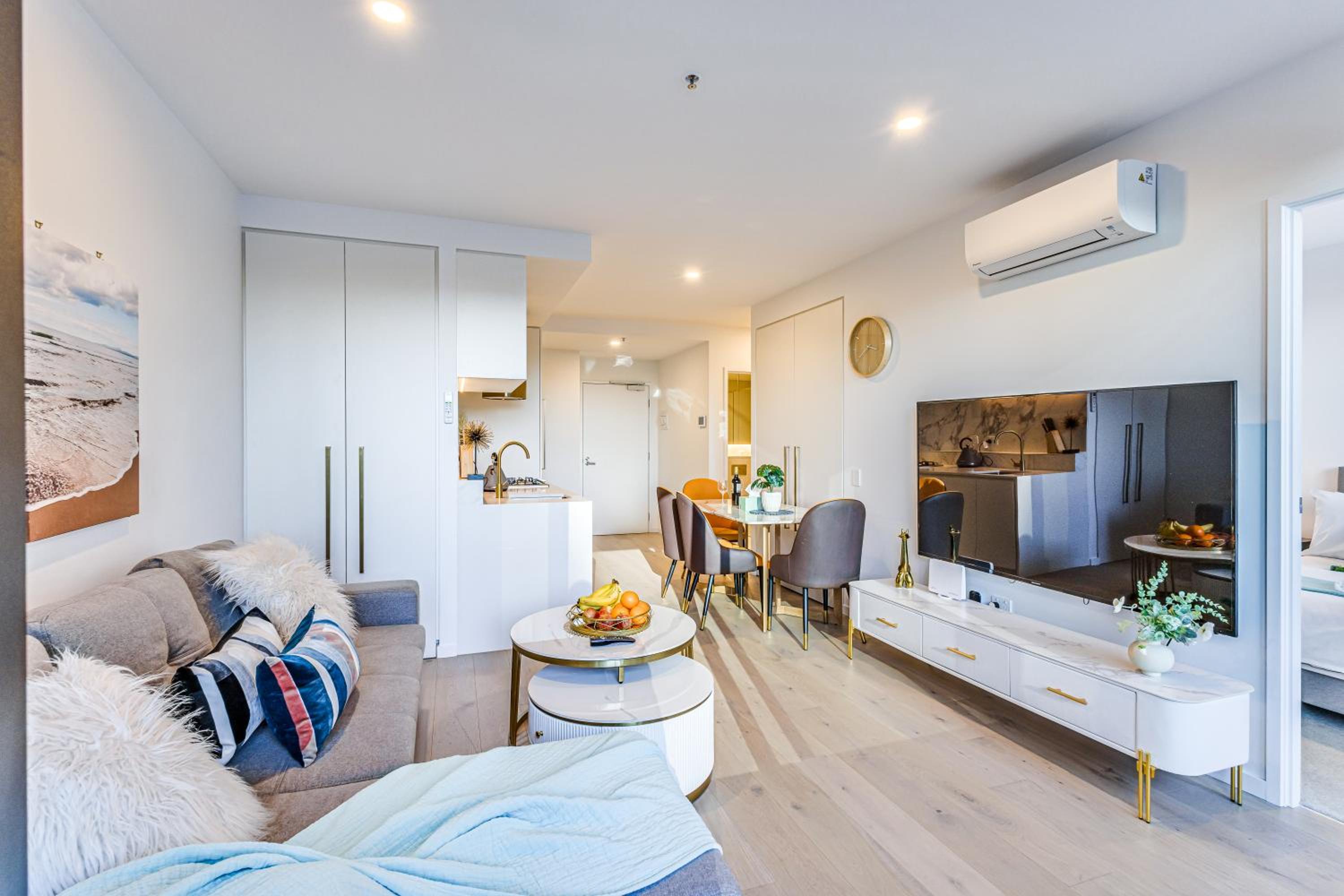 StayAU Hotel style Apartment BoxHill Netflix Gym