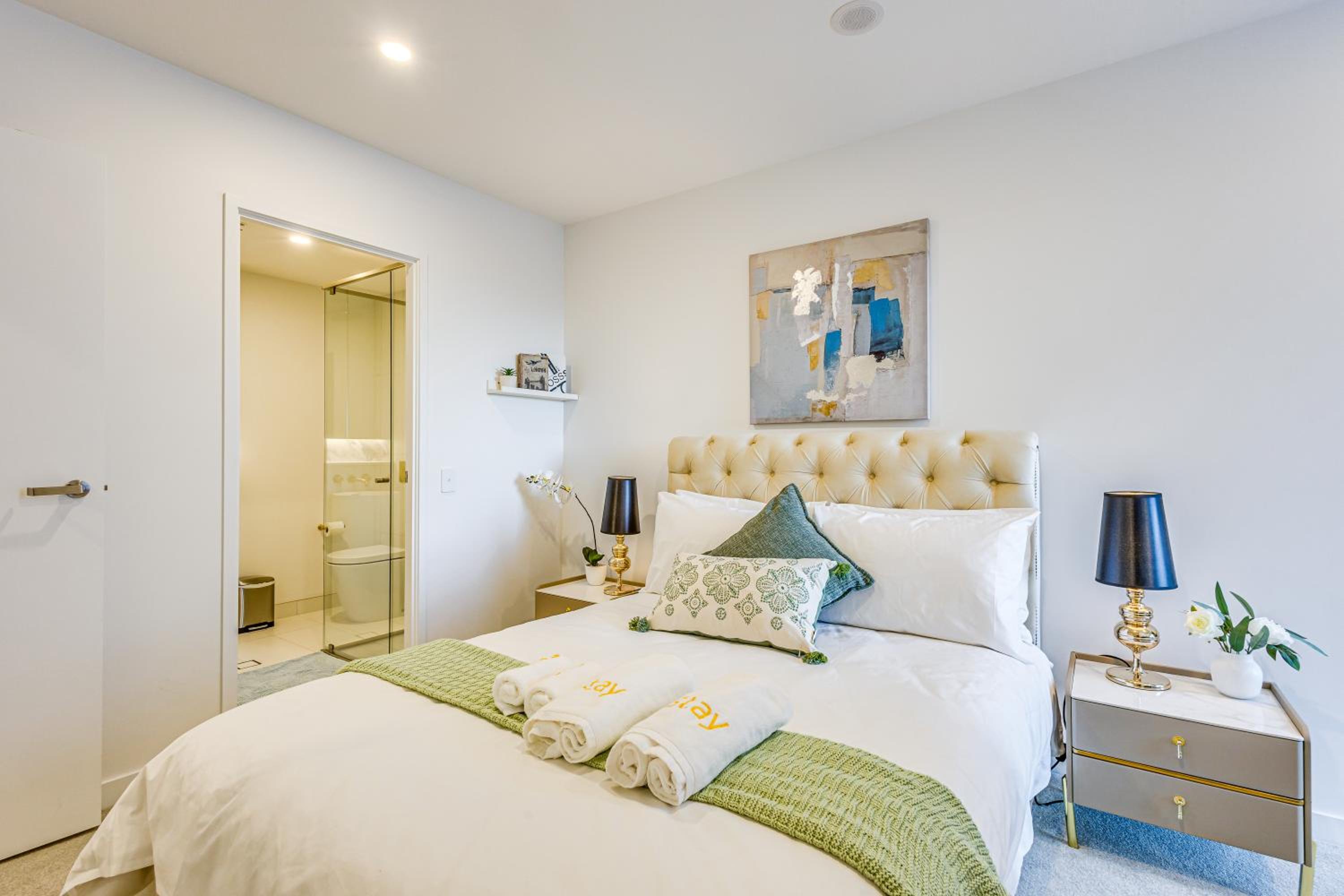 StayAU Hotel style Apartment BoxHill Netflix Gym
