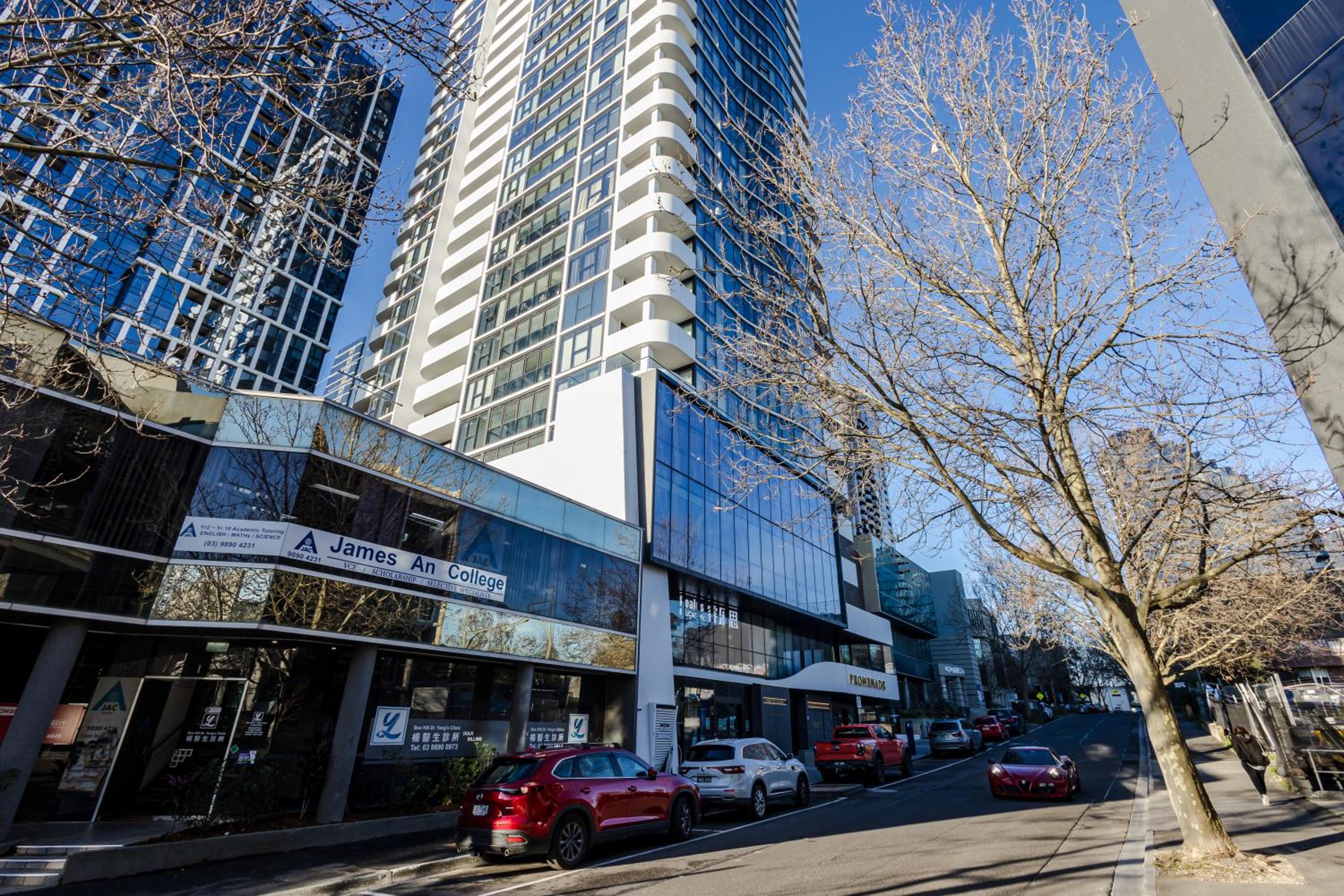 StayAU Hotel style Apartment BoxHill Netflix Gym