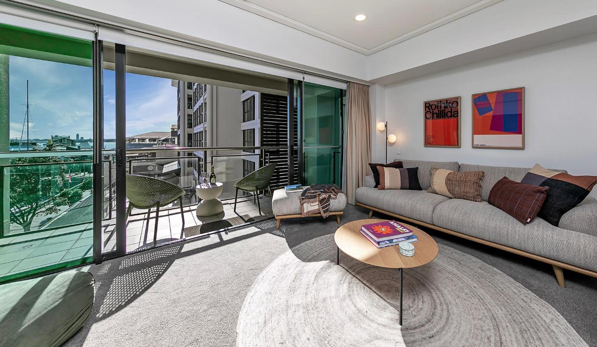 Fabulous City Apartment with Stunning Ocean Views — Auckland
