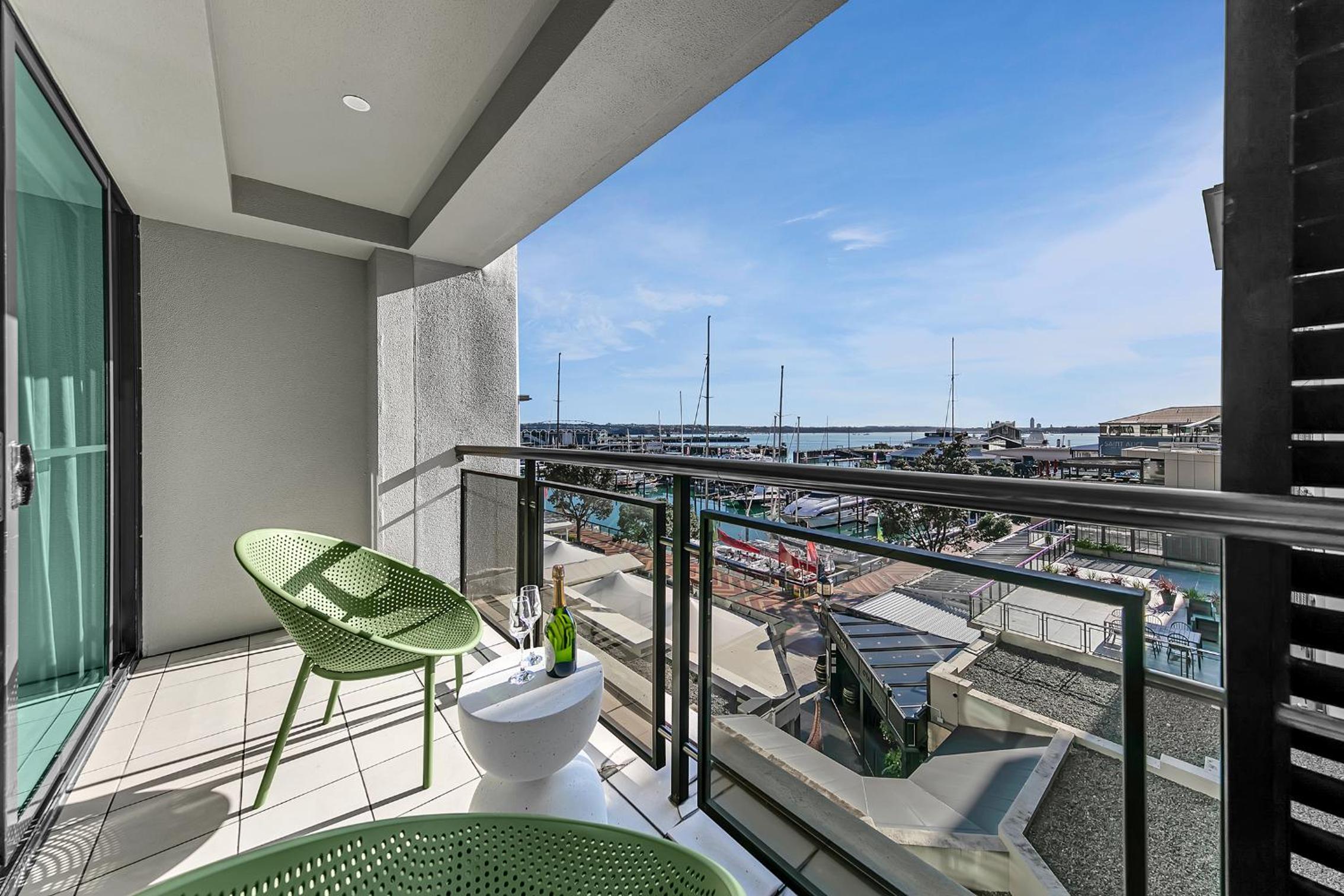 Fabulous City Apartment with Stunning Ocean Views photo 2