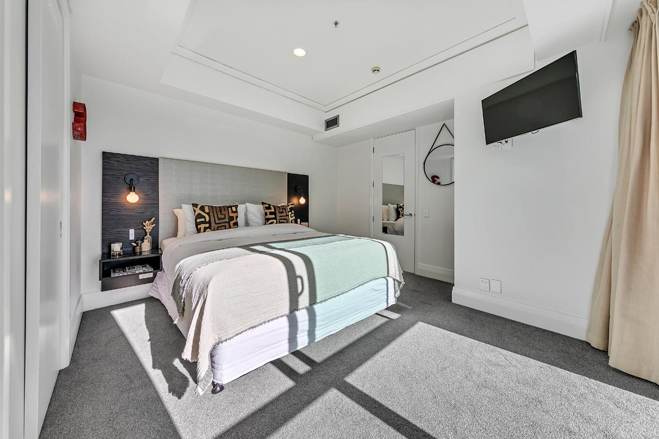 Fabulous City Apartment with Stunning Ocean Views photo 5
