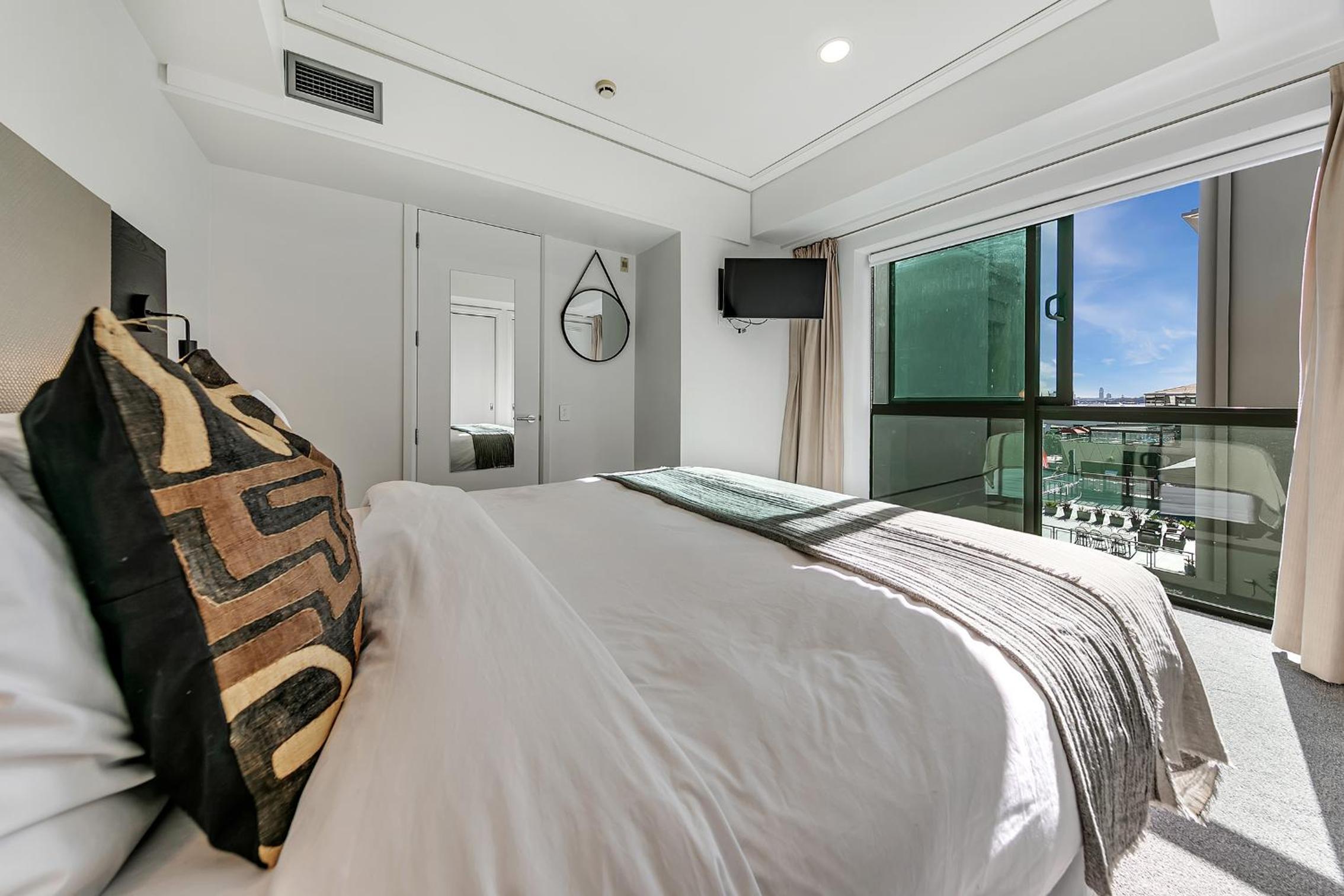 Fabulous City Apartment with Stunning Ocean Views