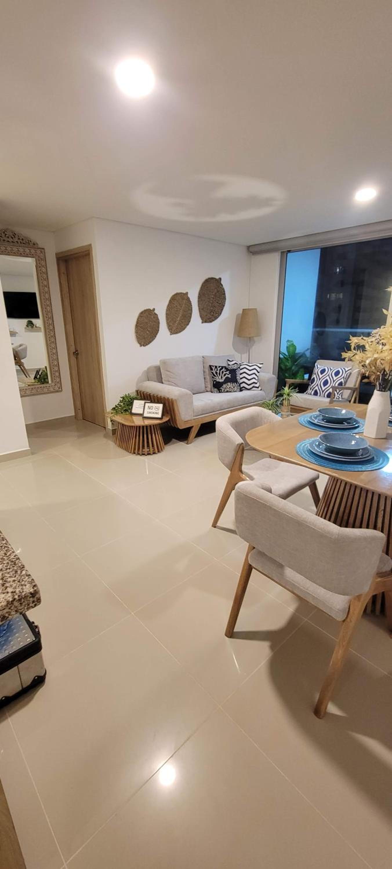 Stunning Infinity Pool, Balcony, steps from Walled City & Marbella Beach