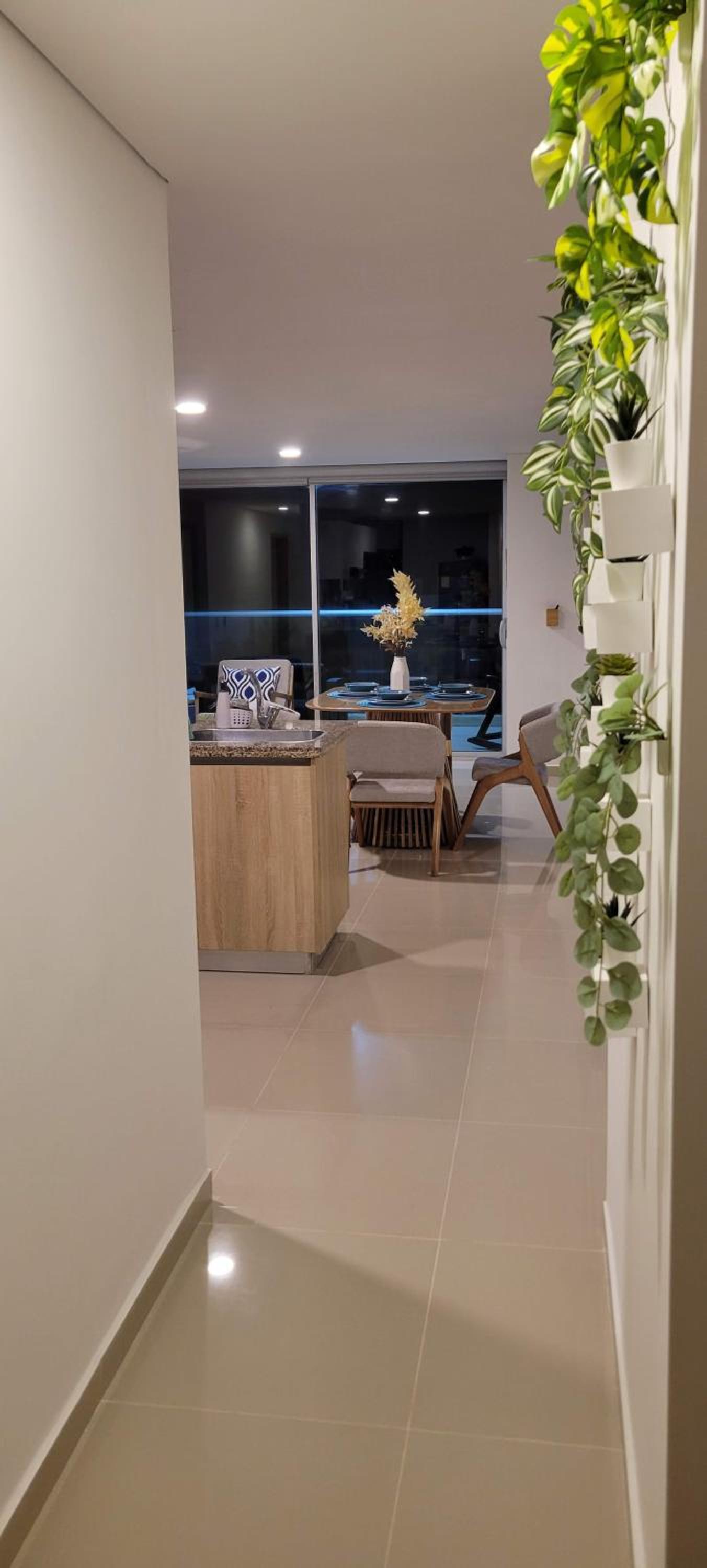 Stunning Infinity Pool, Balcony, steps from Walled City & Marbella Beach
