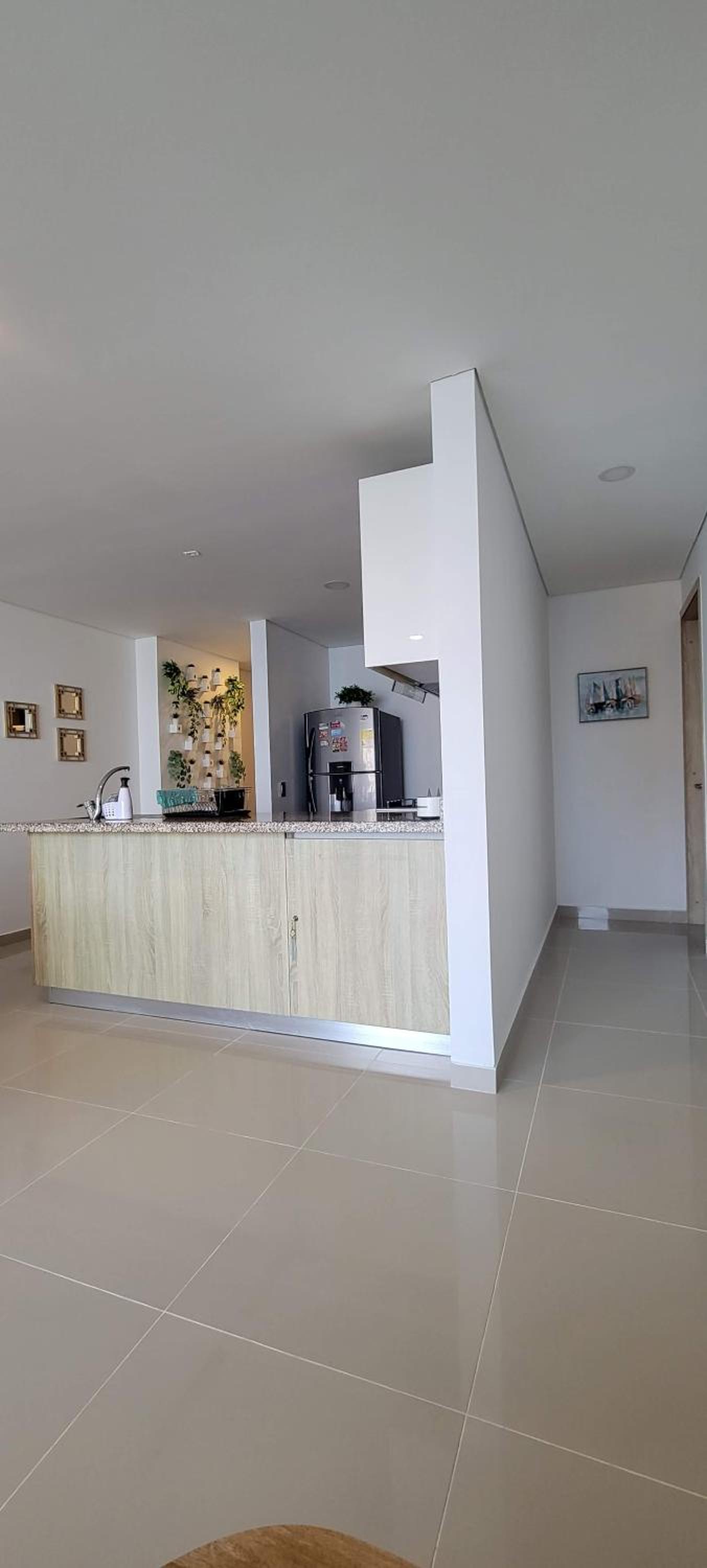 Stunning Infinity Pool, Balcony, steps from Walled City & Marbella Beach