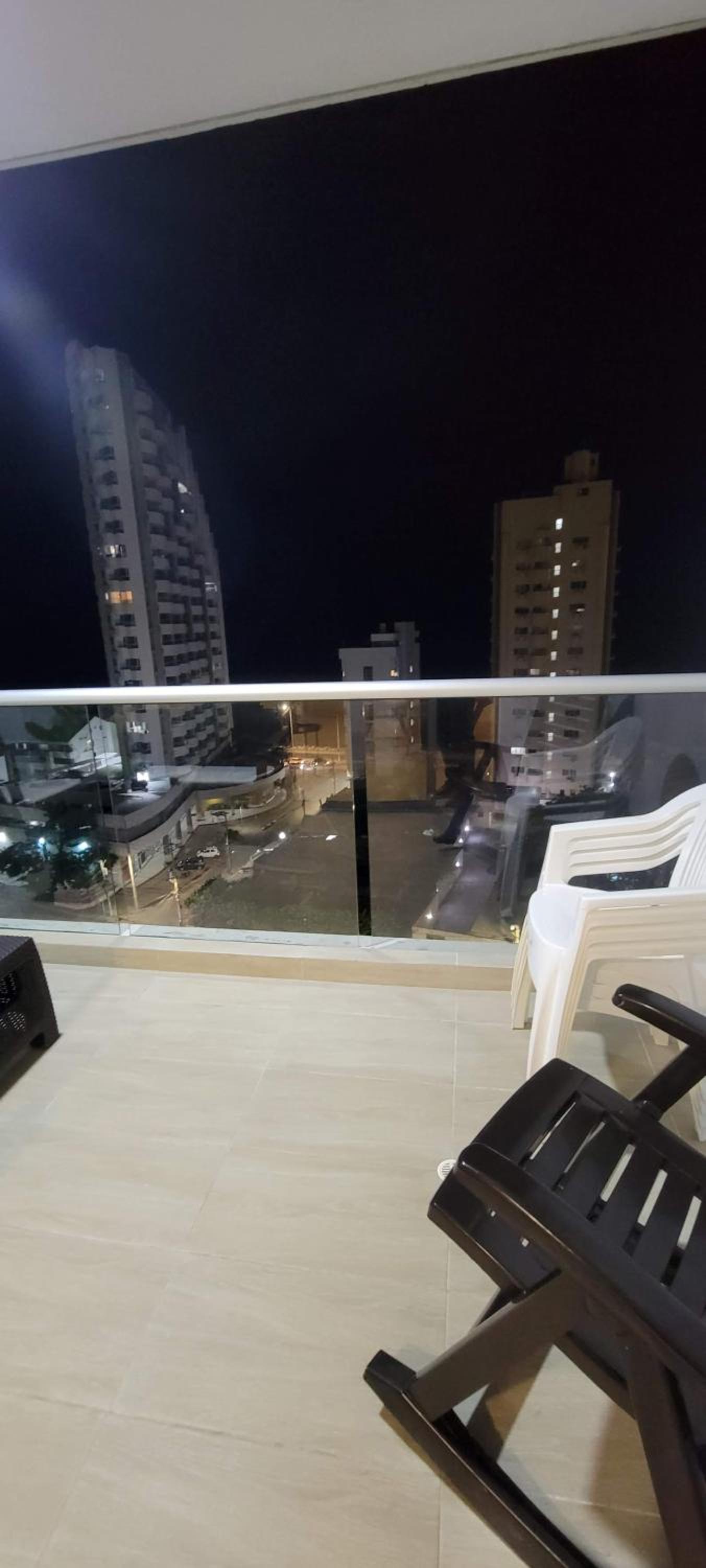 Stunning Infinity Pool, Balcony, steps from Walled City & Marbella Beach