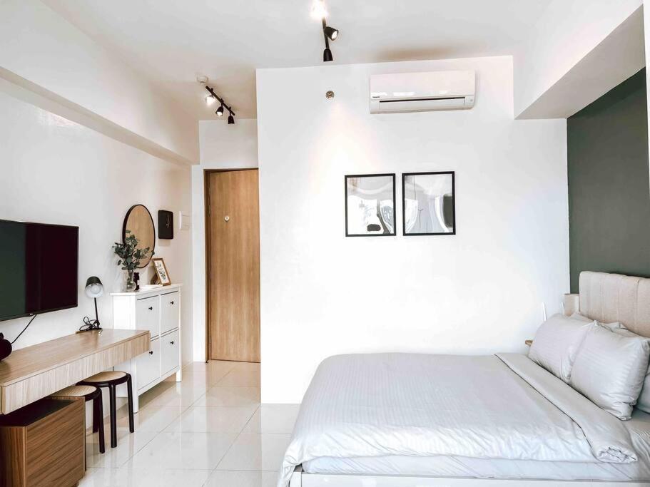 New Modern Cozy Studio in Ayala Cebu Business Park view 3