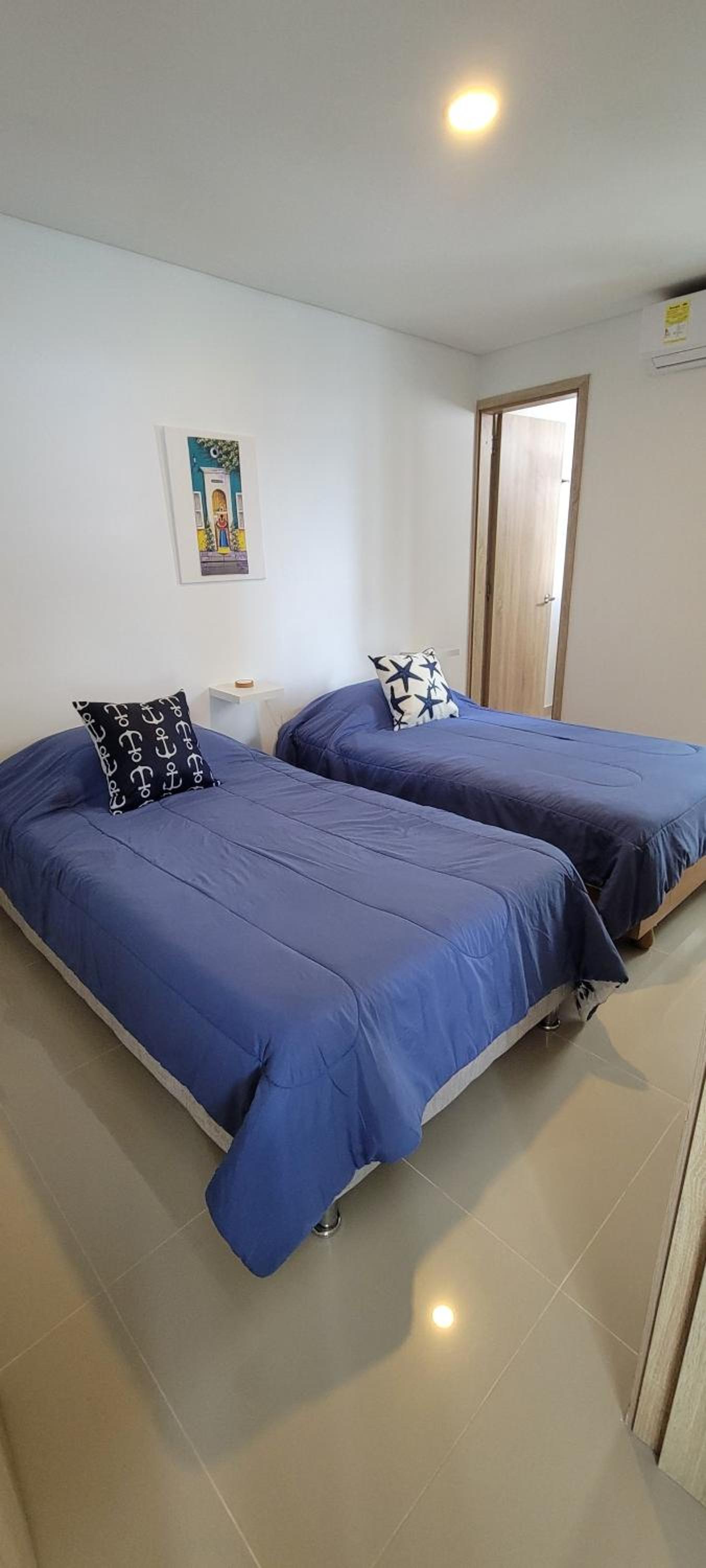Stunning Infinity Pool, Balcony, steps from Walled City & Marbella Beach