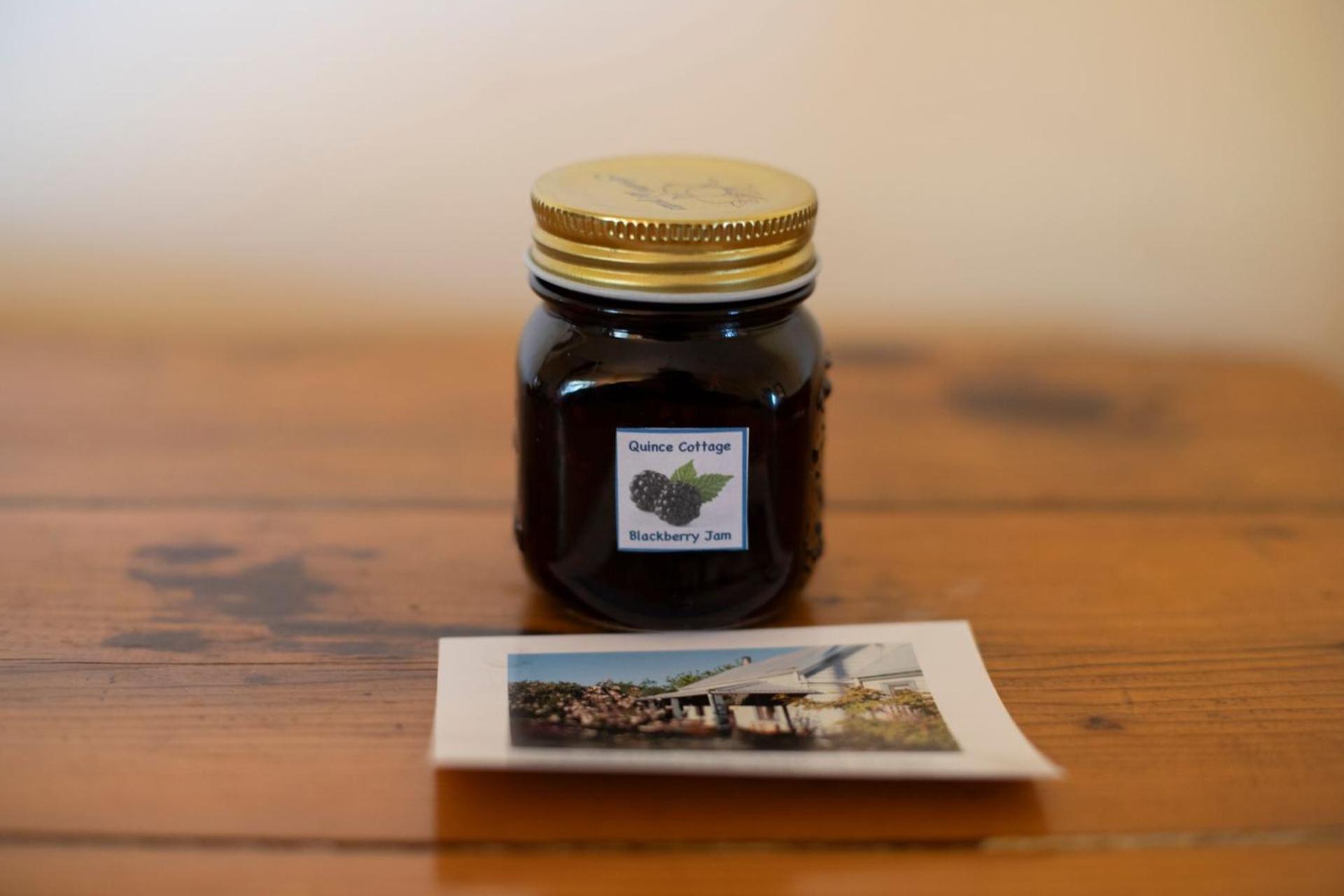 Quince Cottage - scenic escape with spa