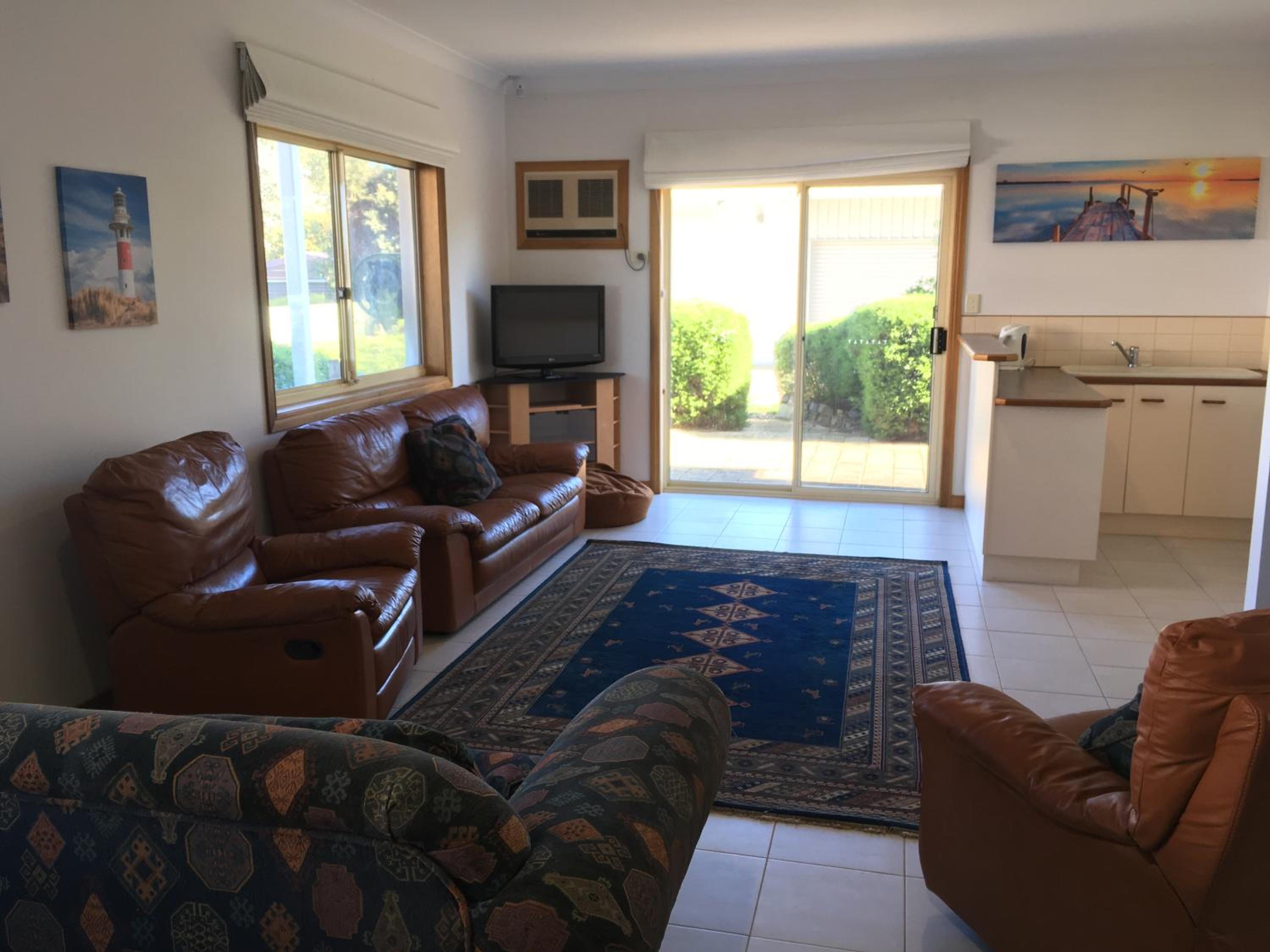Breezes at Hayborough - Coastal beach house and pet friendly