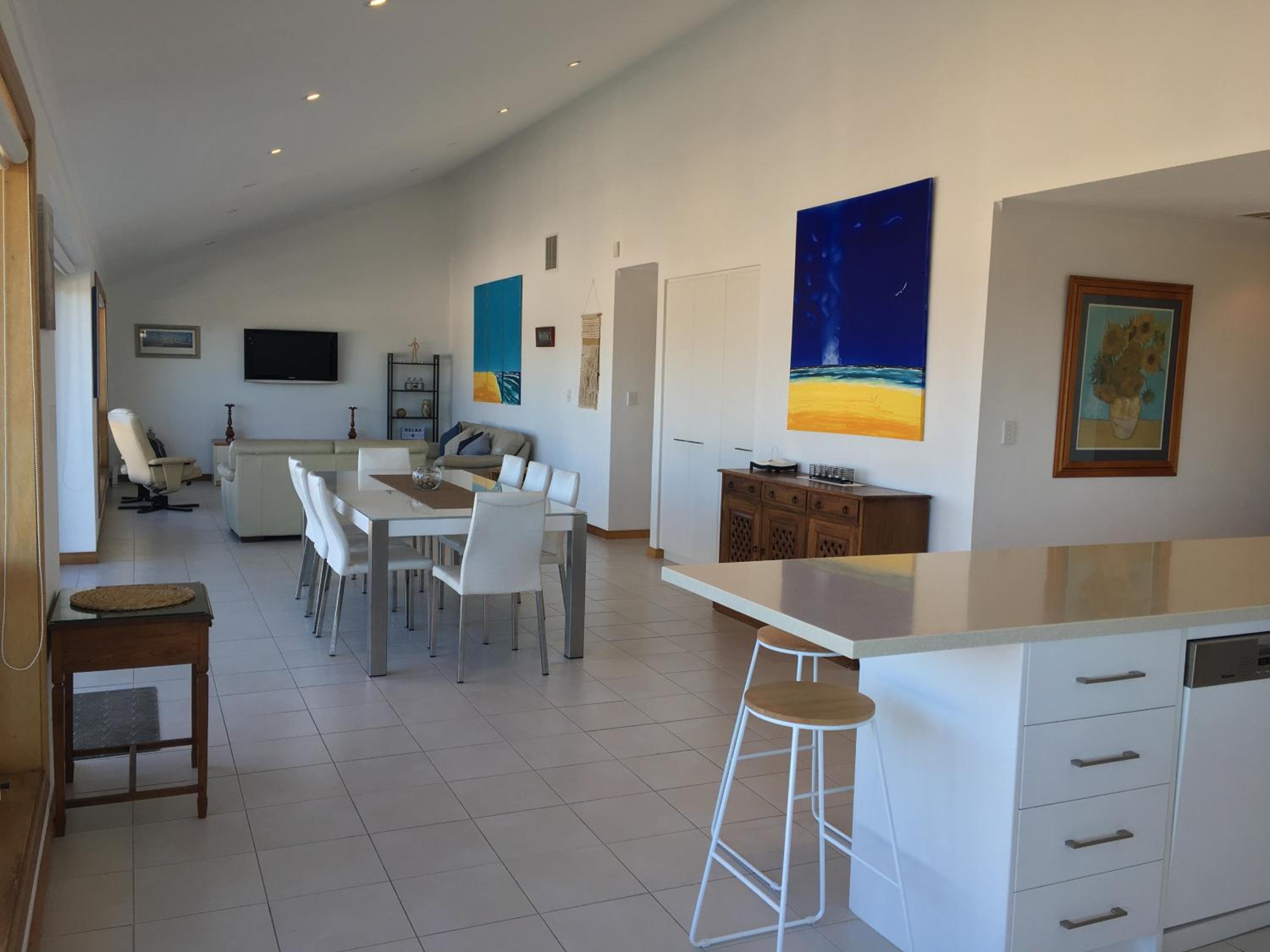 Breezes at Hayborough - Coastal beach house and pet friendly