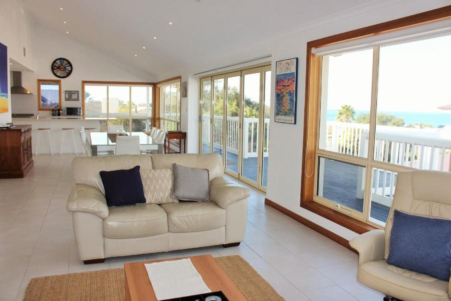 Breezes at Hayborough - Coastal beach house and pet friendly