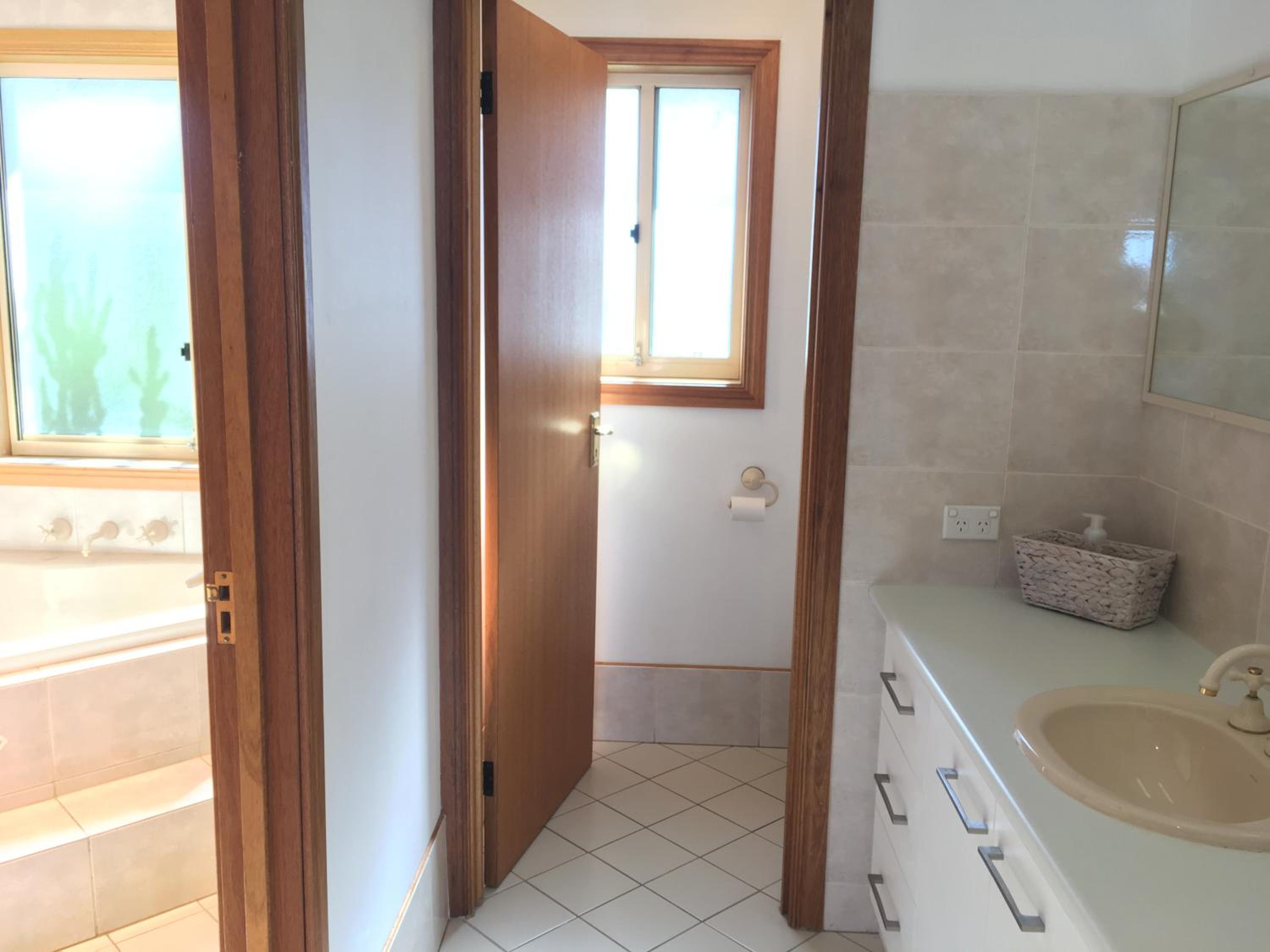 Breezes at Hayborough - Coastal beach house and pet friendly