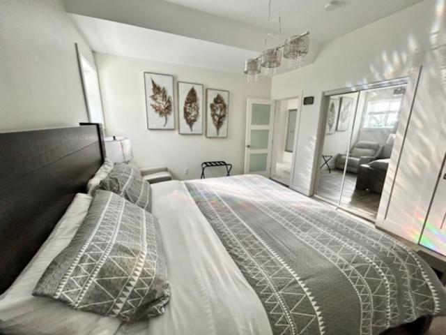 Kelowna Vacations - 2 Suites Not-Interconnected - 2 plus 1 Washroom - Heated Pool and Hot Tub - Property Image 12