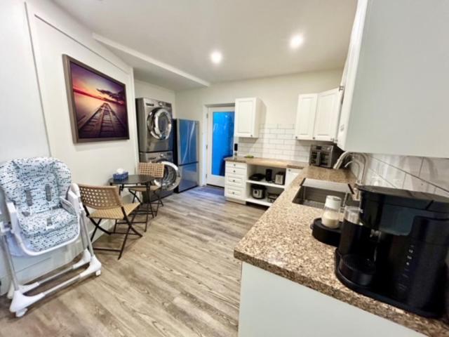 Kelowna Vacations - 2 Suites Not-Interconnected - 2 plus 1 Washroom - Heated Pool and Hot Tub - Property Image 11